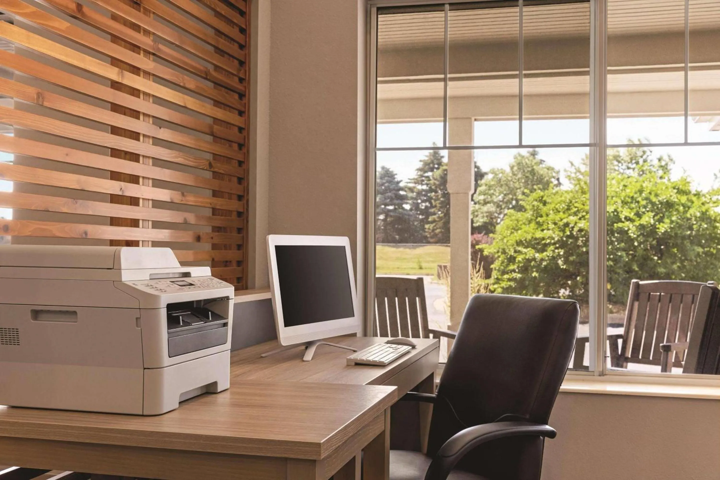 Business facilities in Country Inn & Suites by Radisson, Madison, WI