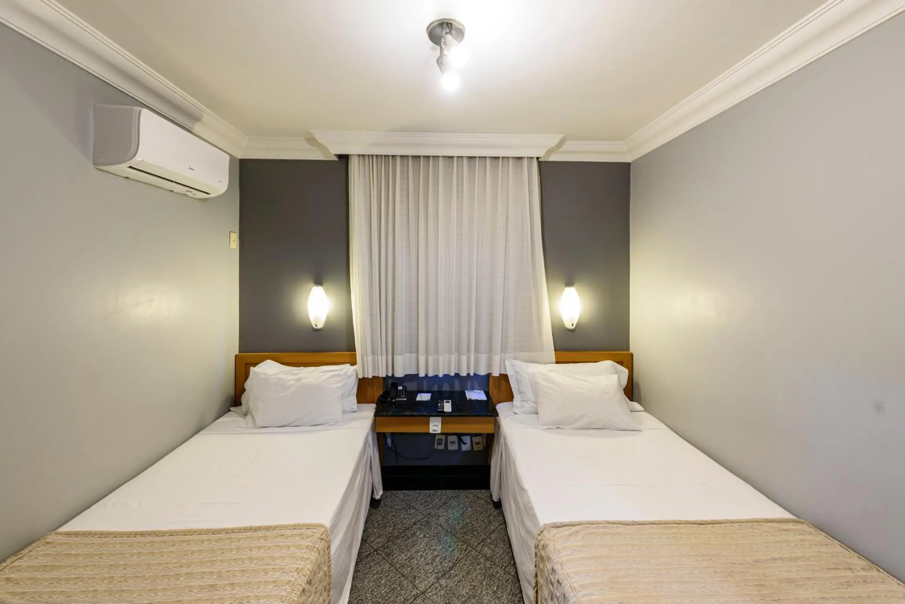 Bedroom, Bed in Plaza Inn Executive Bedroom, Bed in Plaza Inn Executive