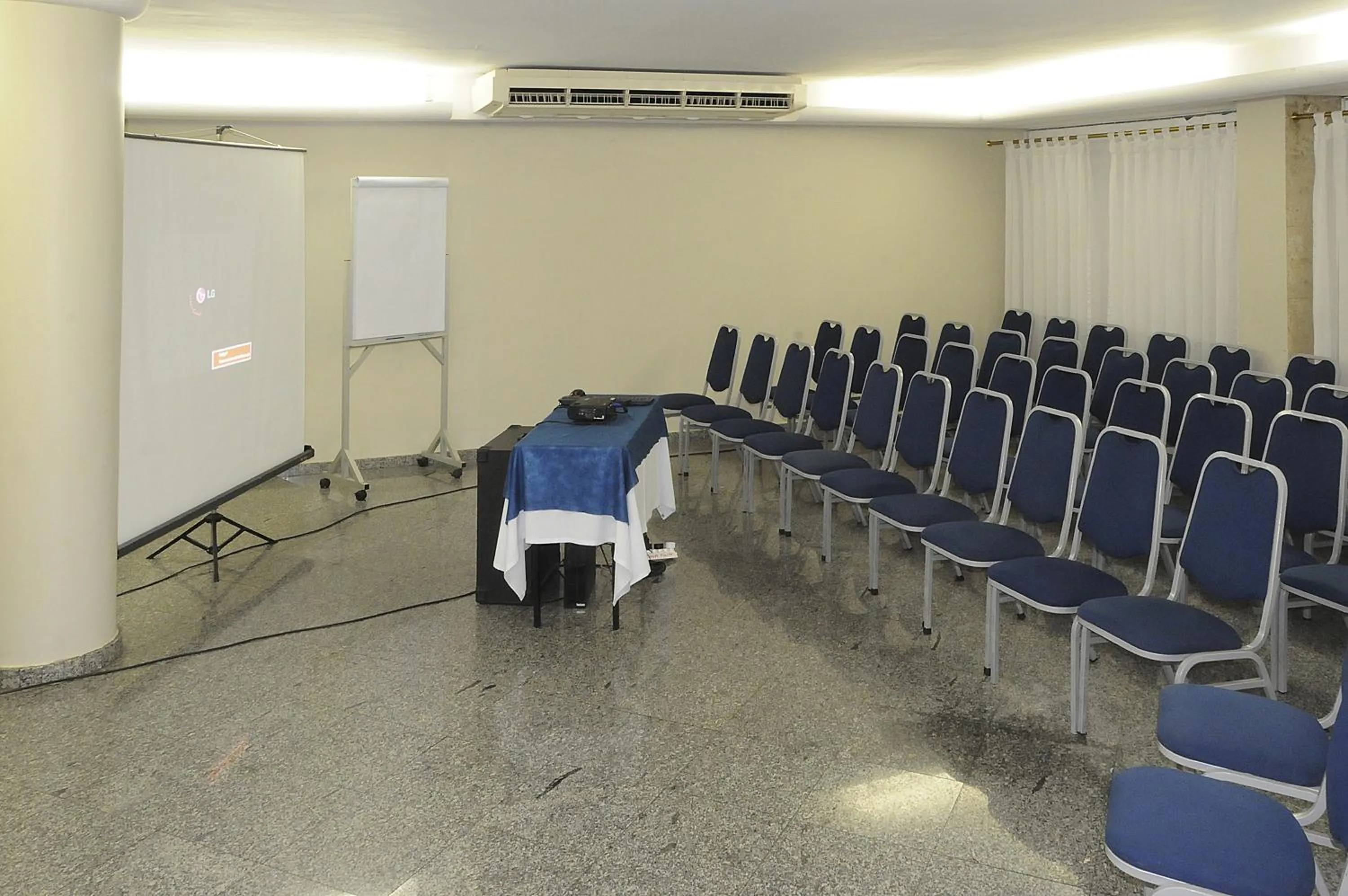 Business facilities in Oft San Conrado Hotel