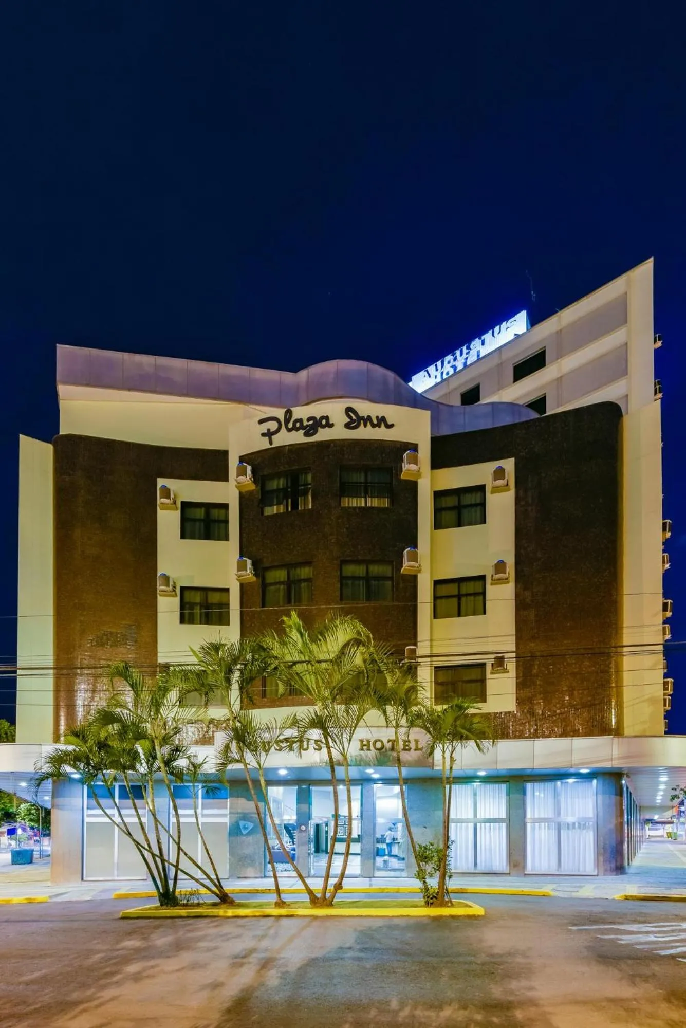 Facade/entrance in Plaza Inn Augustus