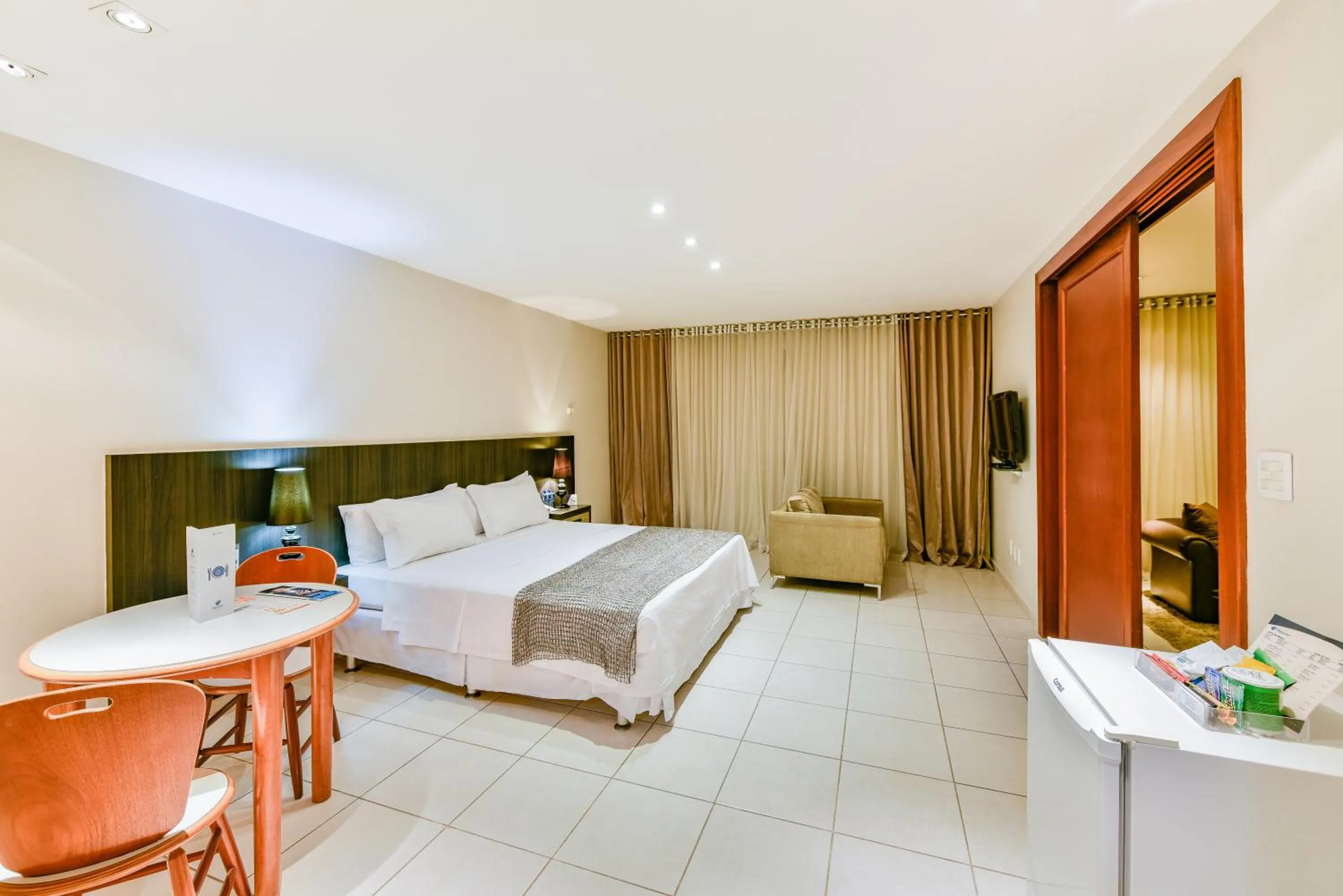 Bedroom, Bed in Plaza Inn Augustus