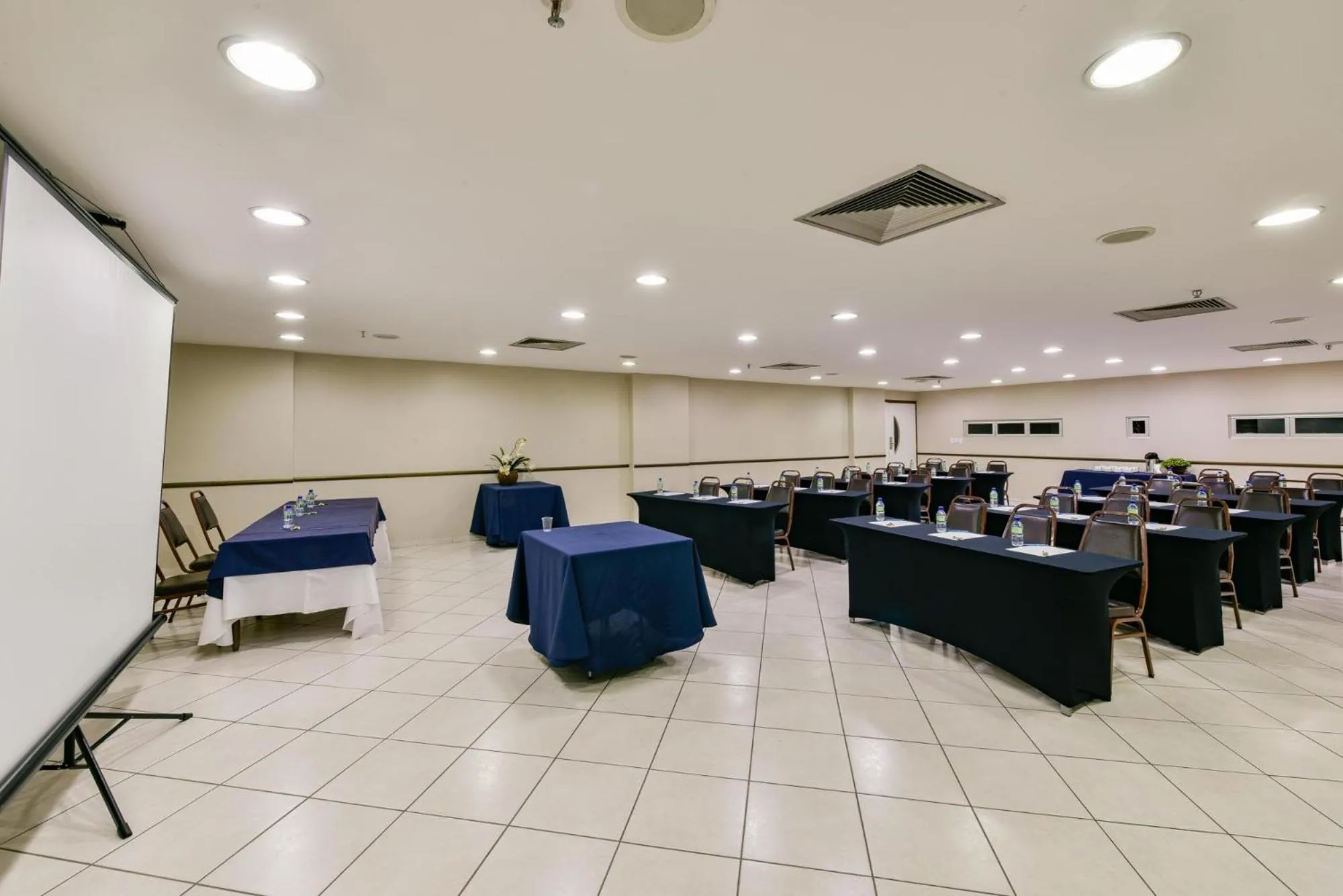 Meeting/conference room in Plaza Inn Augustus