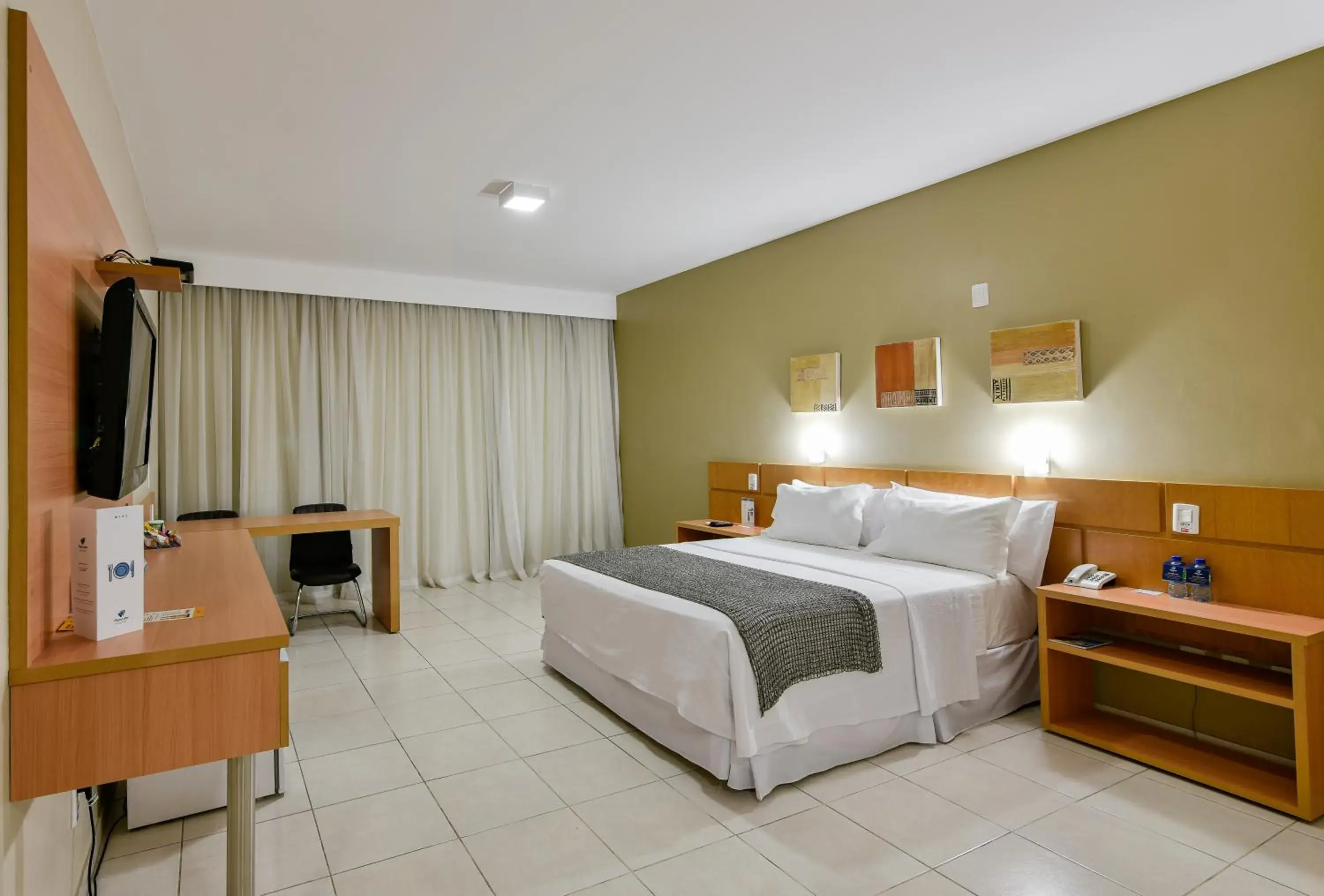 Bedroom, Bed in Plaza Inn Augustus Bedroom, Bed in Plaza Inn Augustus