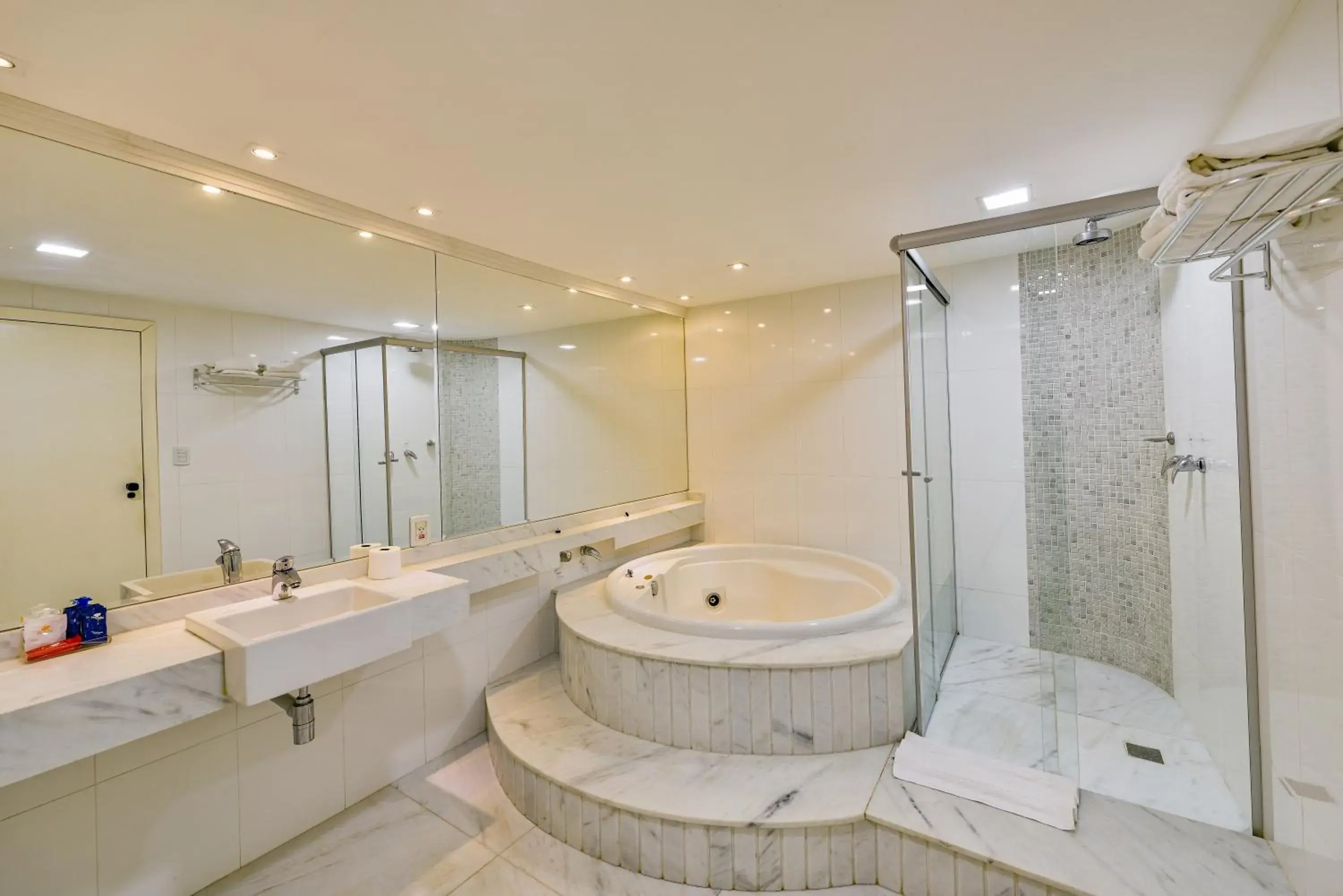 Bathroom in Plaza Inn Augustus Bathroom in Plaza Inn Augustus