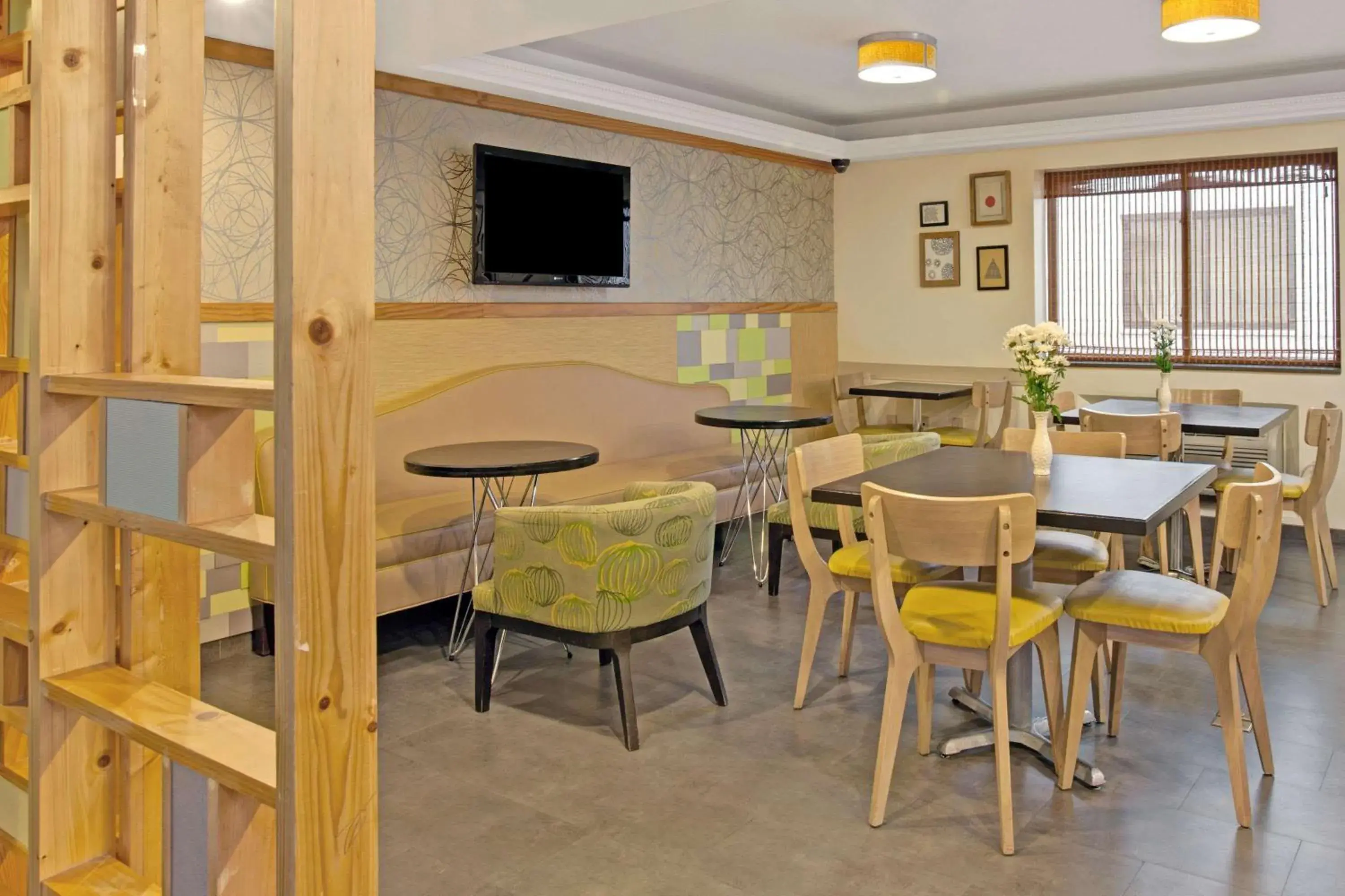 Restaurant/places to eat in Ramada by Wyndham Staten Island Restaurant/places to eat in Ramada by Wyndham Staten Island