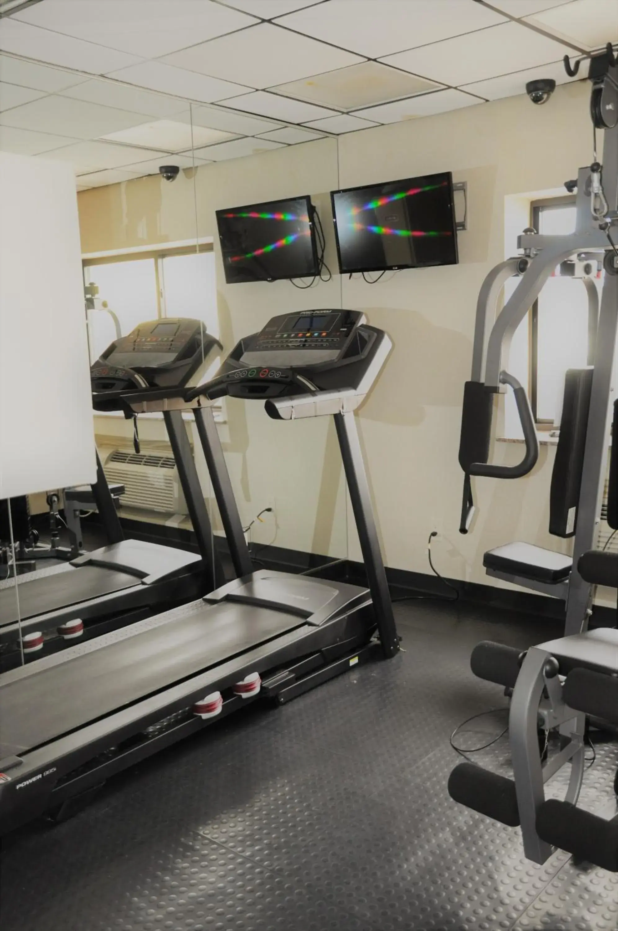 Fitness centre/facilities in Ramada by Wyndham Staten Island Fitness centre/facilities in Ramada by Wyndham Staten Island