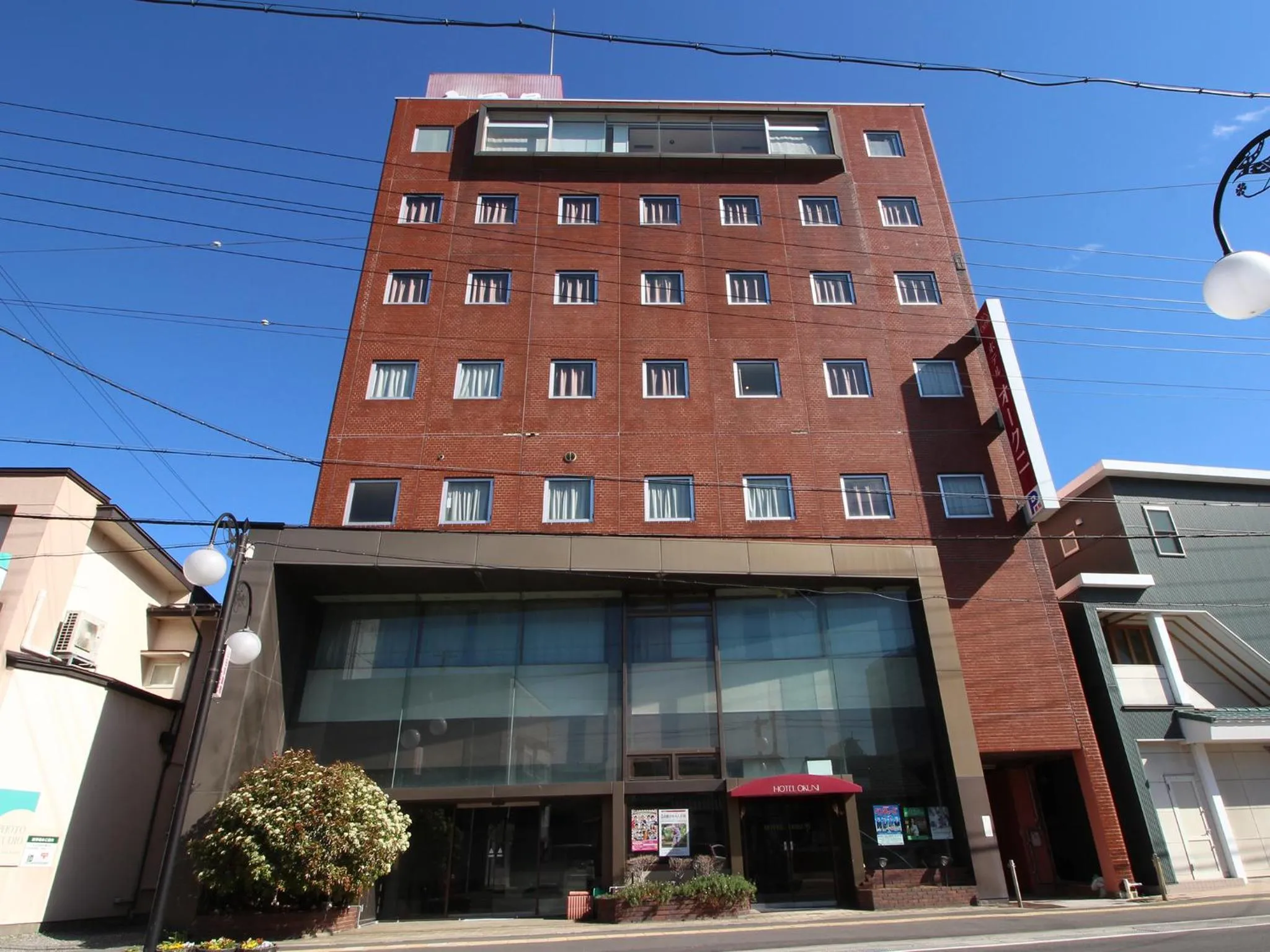 Facade/entrance in Hotel Okuni (Royal Inn Group)
