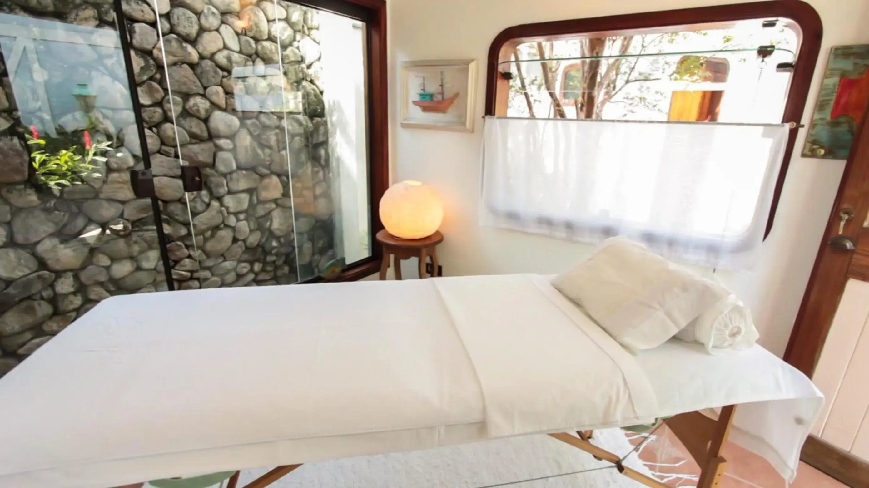 Massage, Bed in Plaza Inn Pousada do Capitão Massage, Bed in Plaza Inn Pousada do Capitão