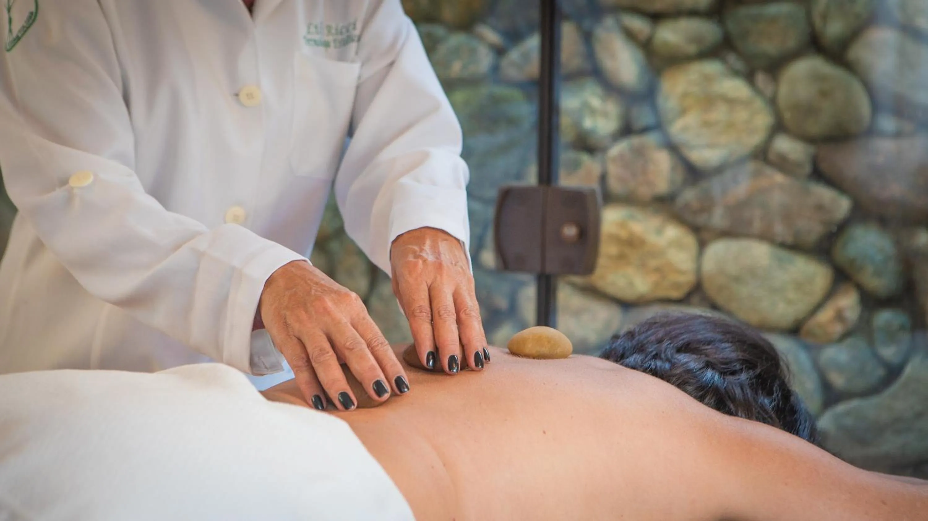 People in Plaza Inn Pousada do Capitão