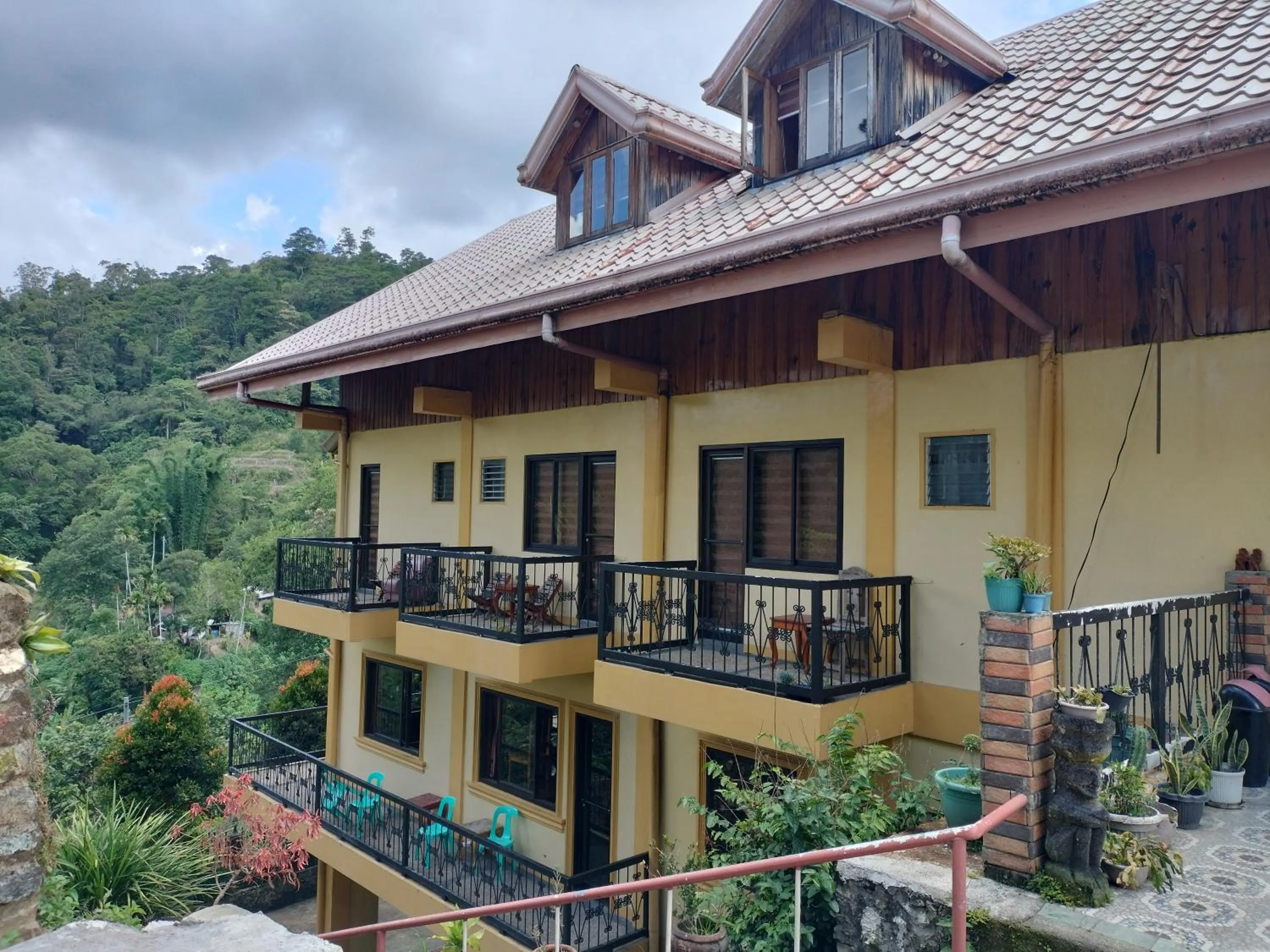 Trekkers Lodge and Cafe