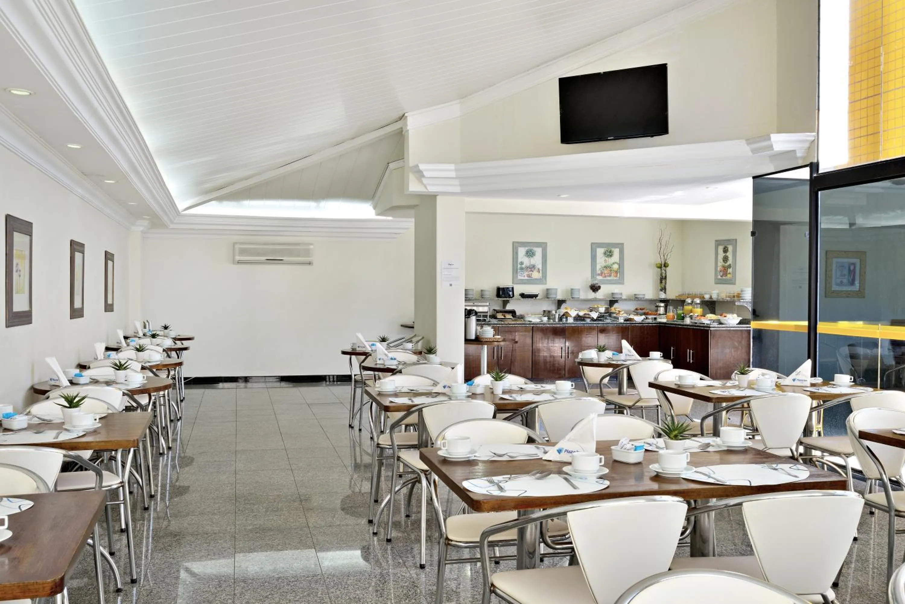 Restaurant/places to eat in Plaza Inn Flat Araxá