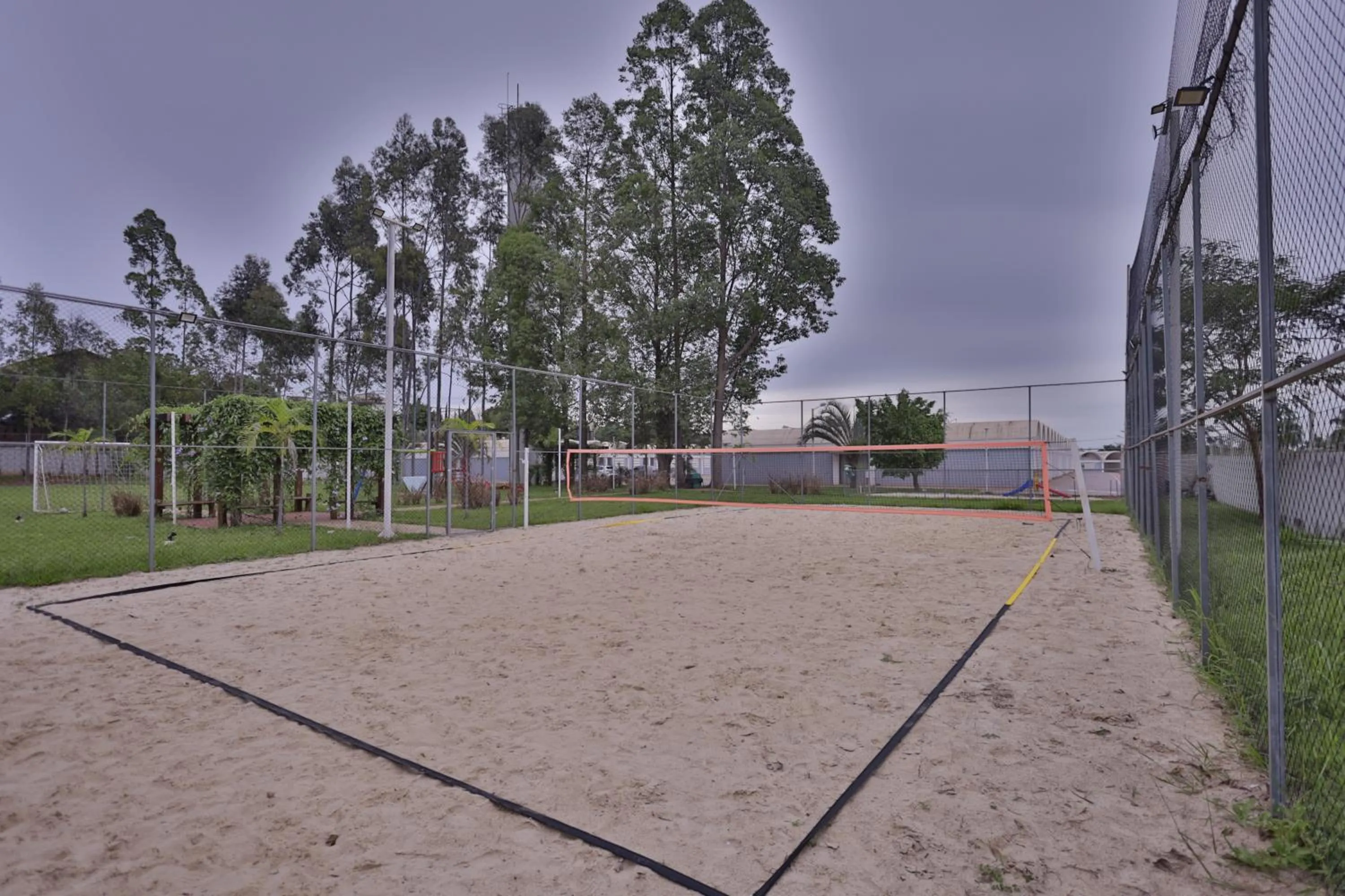 Tennis court in ibis Styles Rio Preto Monte Libano