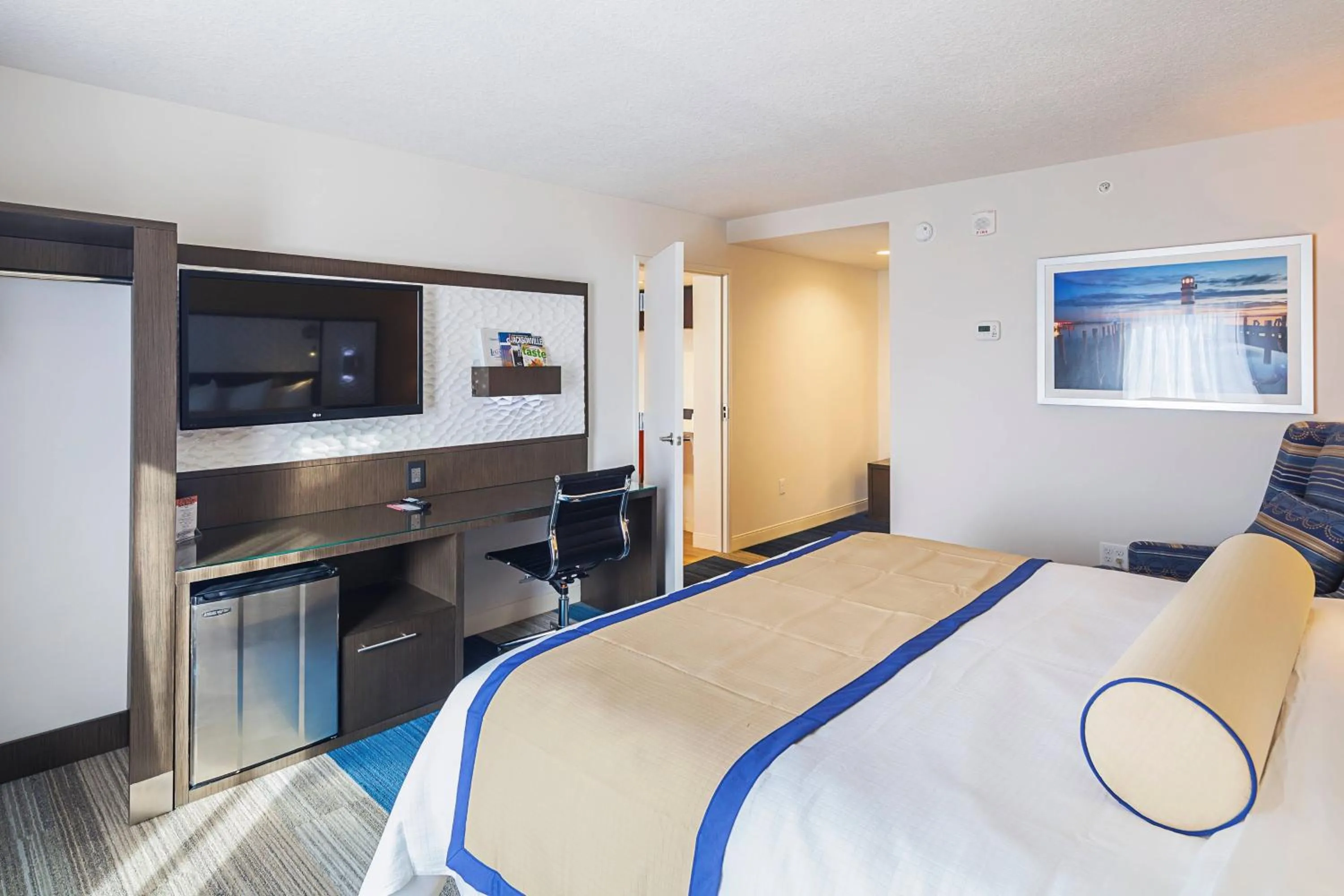 Photo of the whole room, Bed in Southbank Hotel Jacksonville Riverwalk