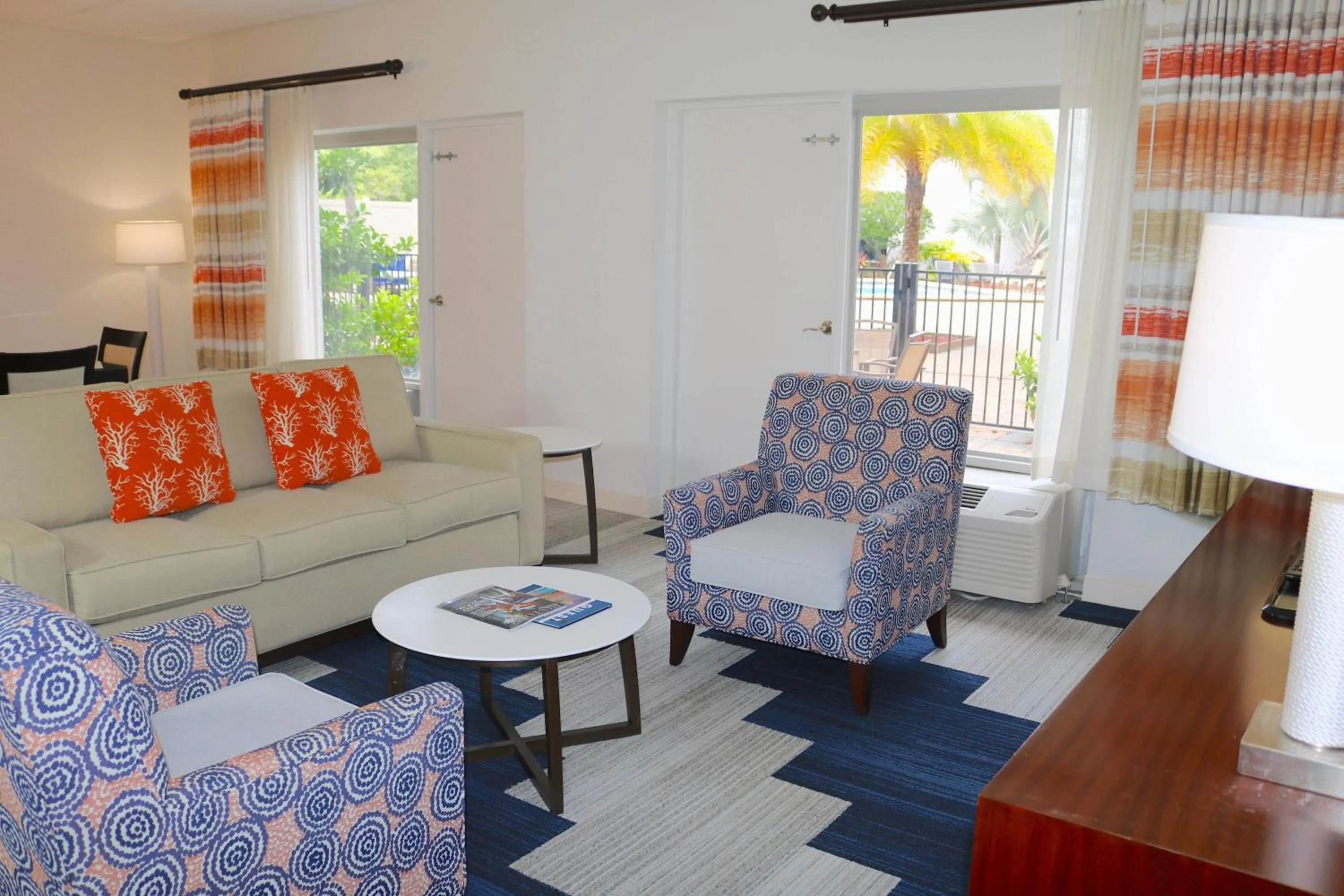 Swimming pool in Southbank Hotel Jacksonville Riverwalk