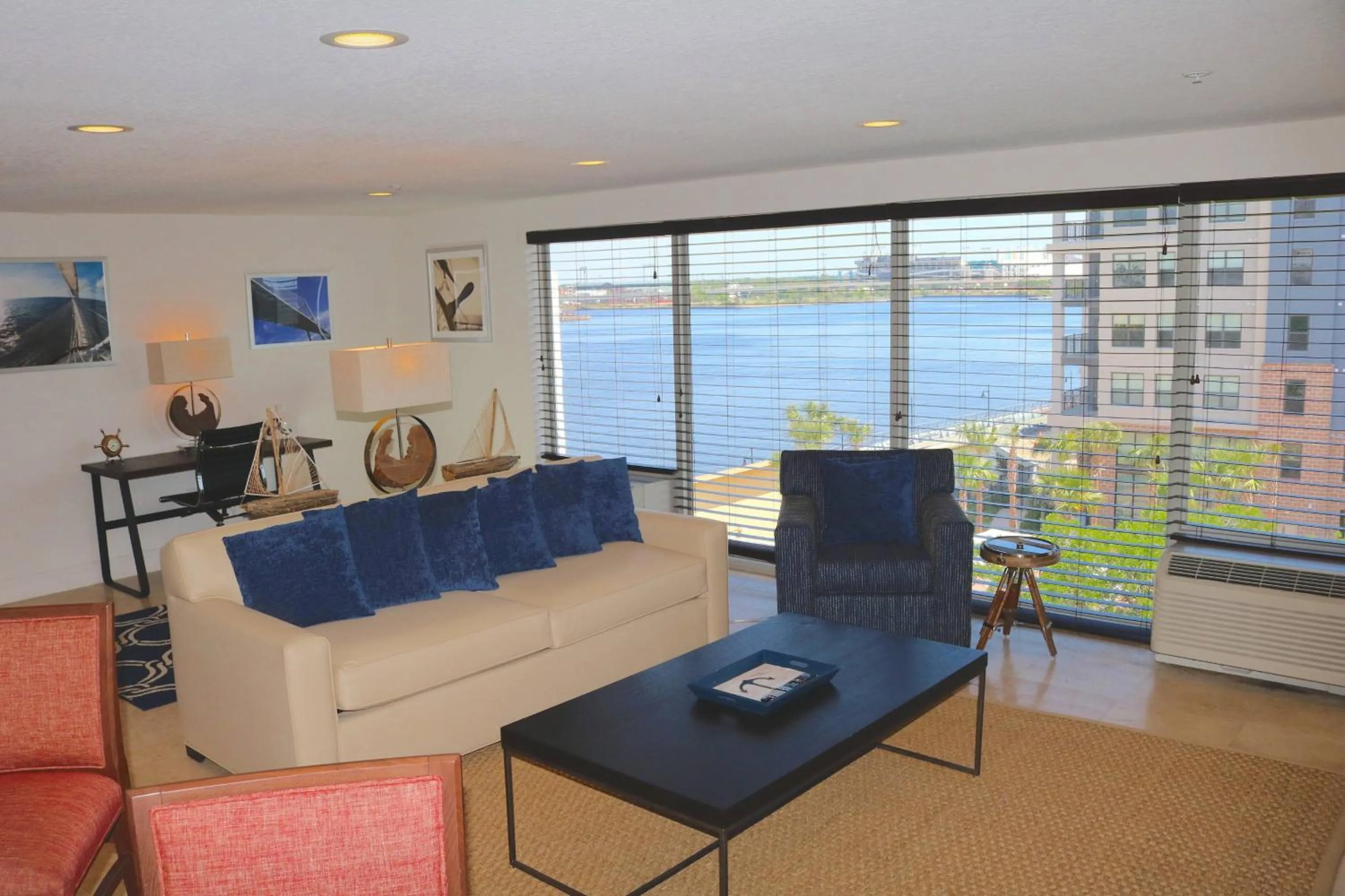 Photo of the whole room in Southbank Hotel Jacksonville Riverwalk