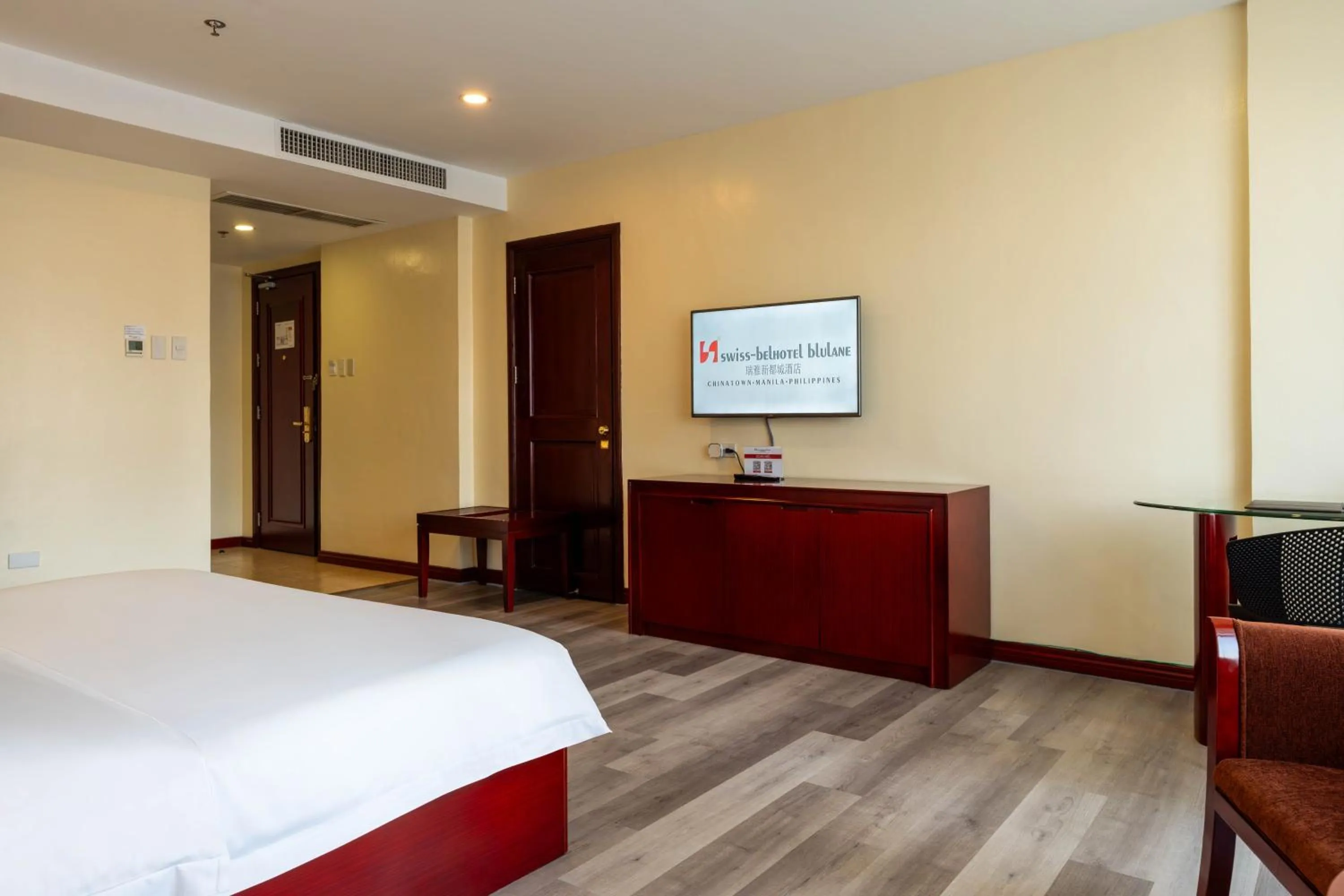 Photo of the whole room, Bed in Swiss-Belhotel Blulane