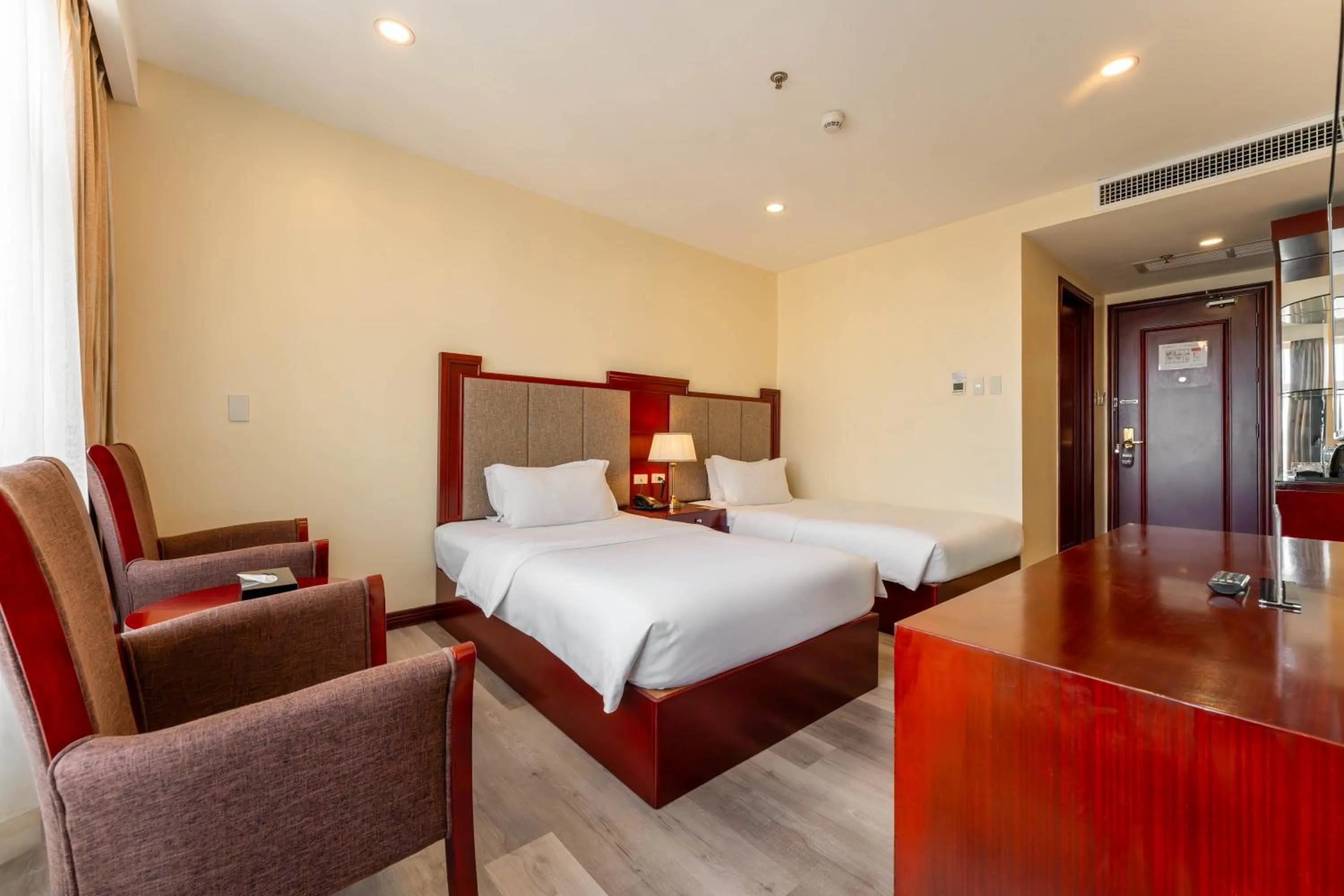 Photo of the whole room, Bed in Swiss-Belhotel Blulane