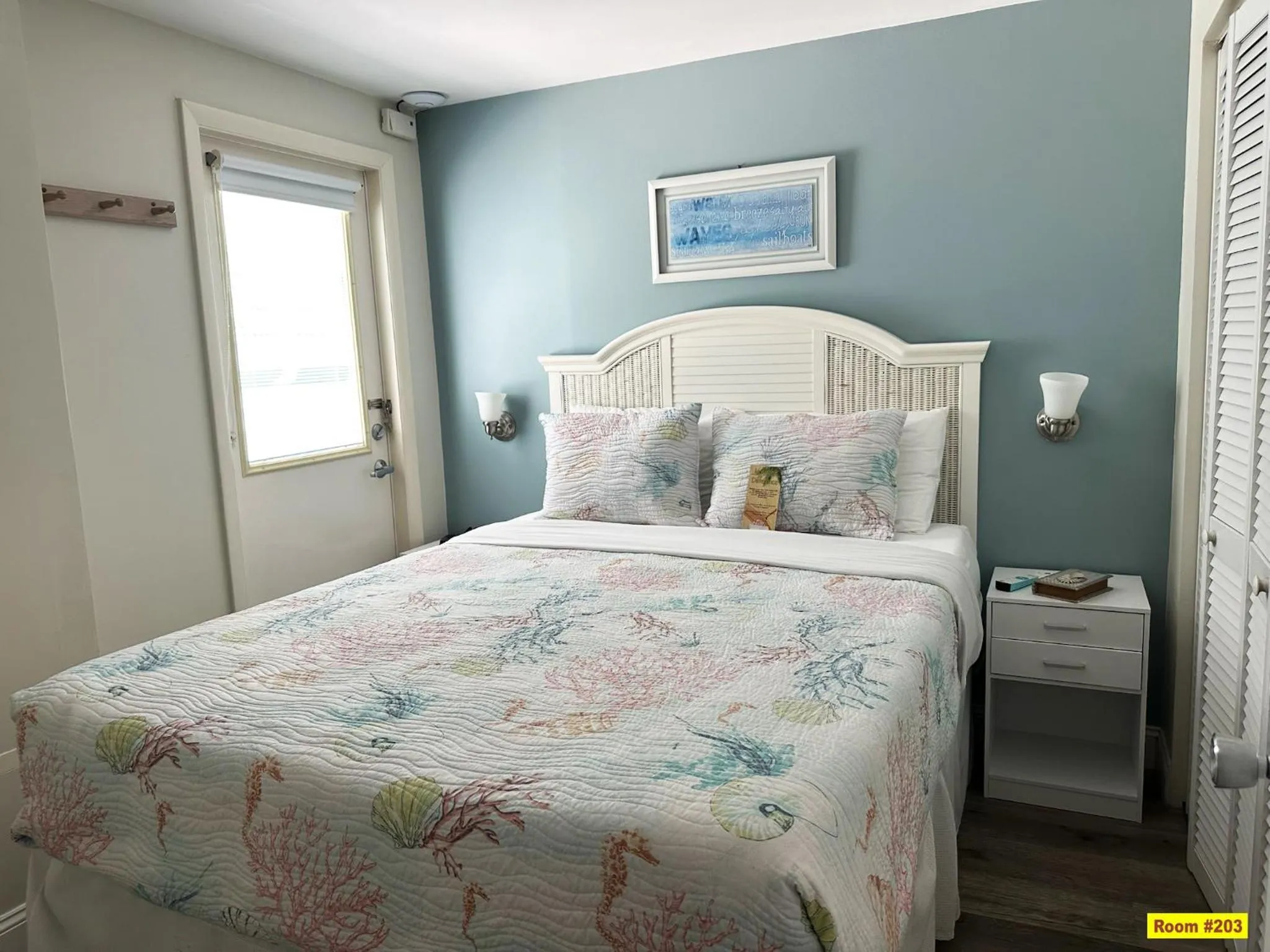 Bed in Windjammer Resort and Beach Club