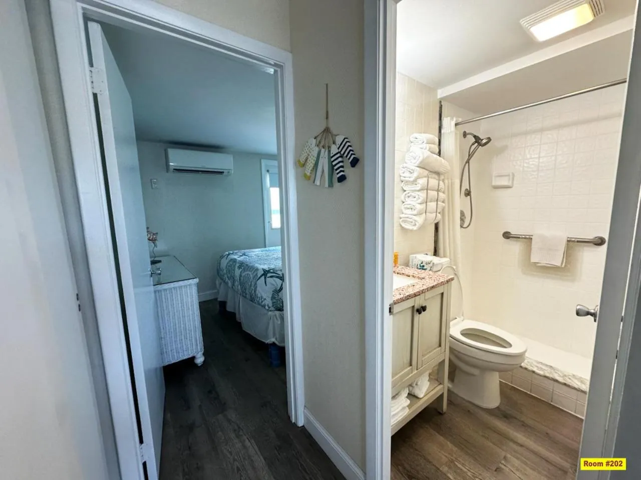 Bed in Windjammer Resort and Beach Club