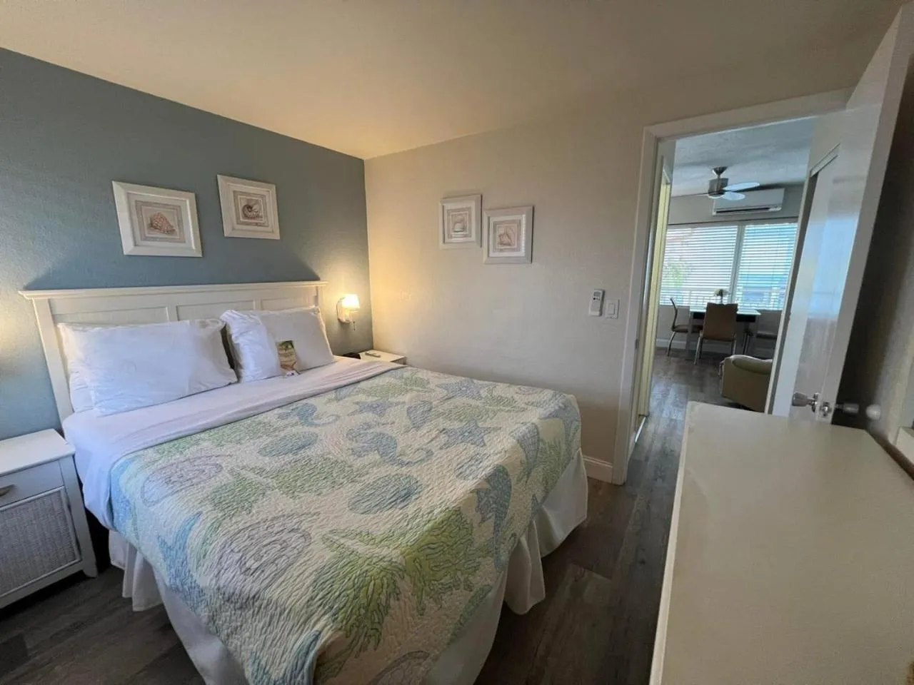 Bed in Windjammer Resort and Beach Club