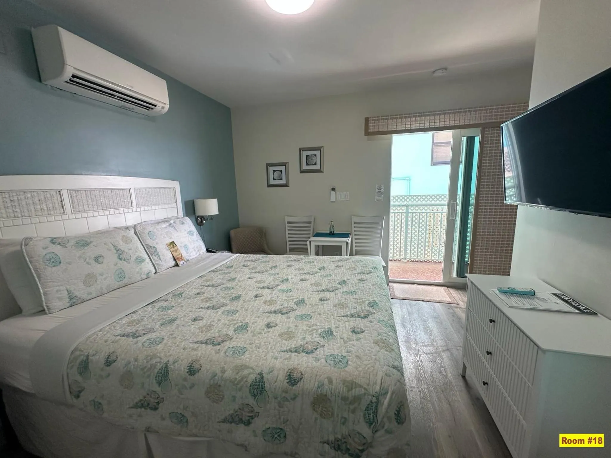 Bed in Windjammer Resort and Beach Club