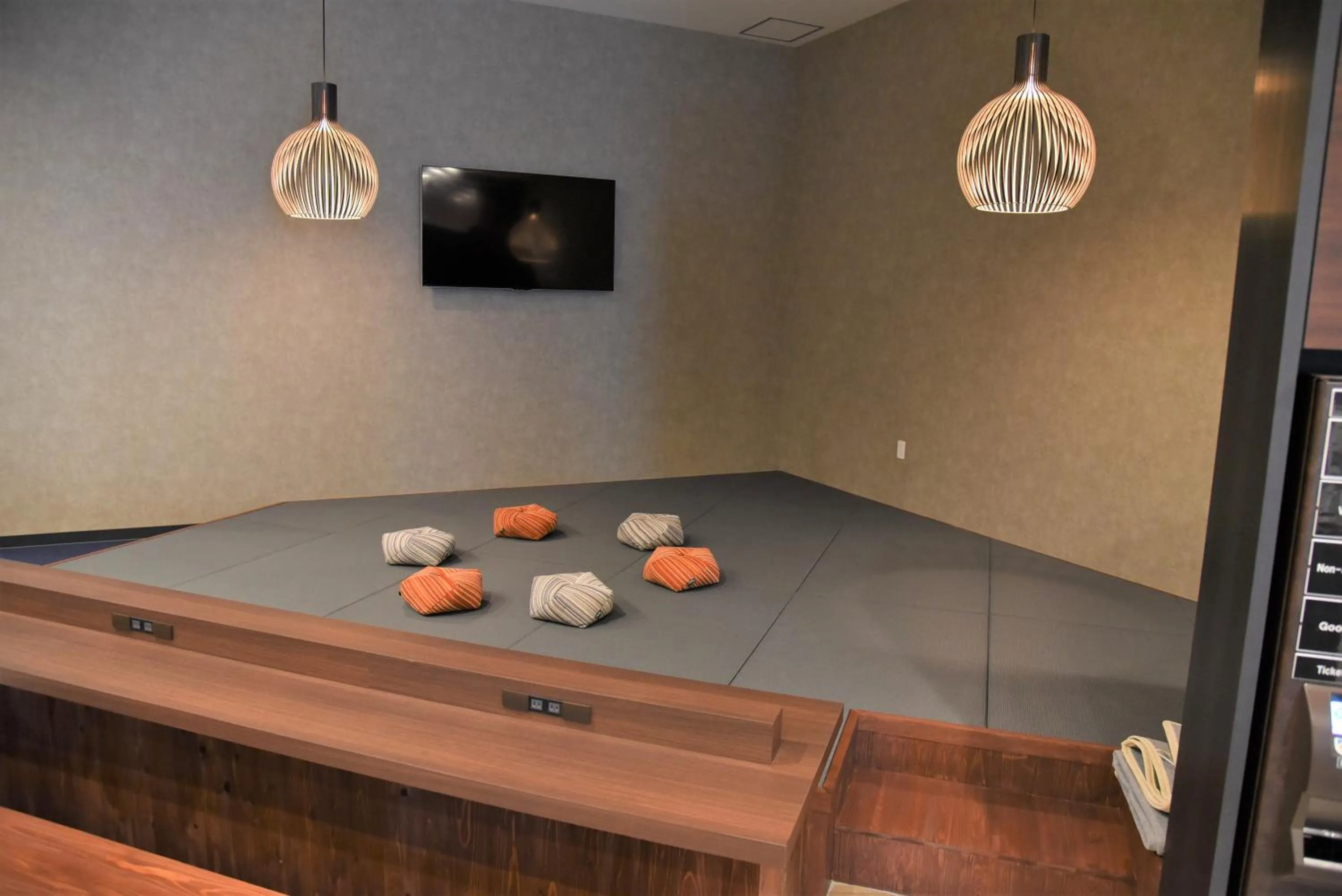 Communal lounge/ TV room in Hotel The Gate Kumamoto