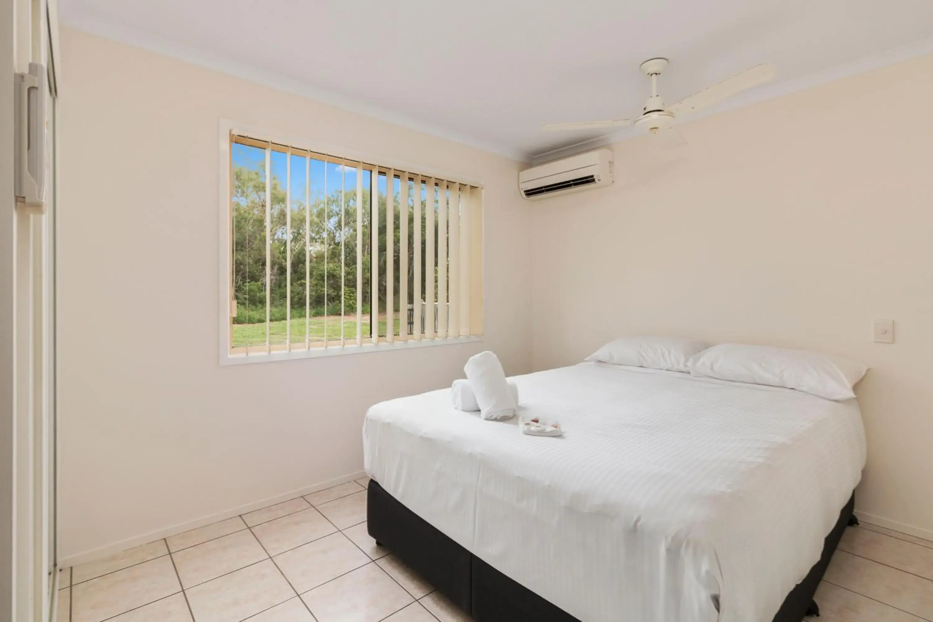 Bedroom, Bed in Discovery Parks - Coolwaters, Yeppoon Bedroom, Bed in Discovery Parks - Coolwaters, Yeppoon