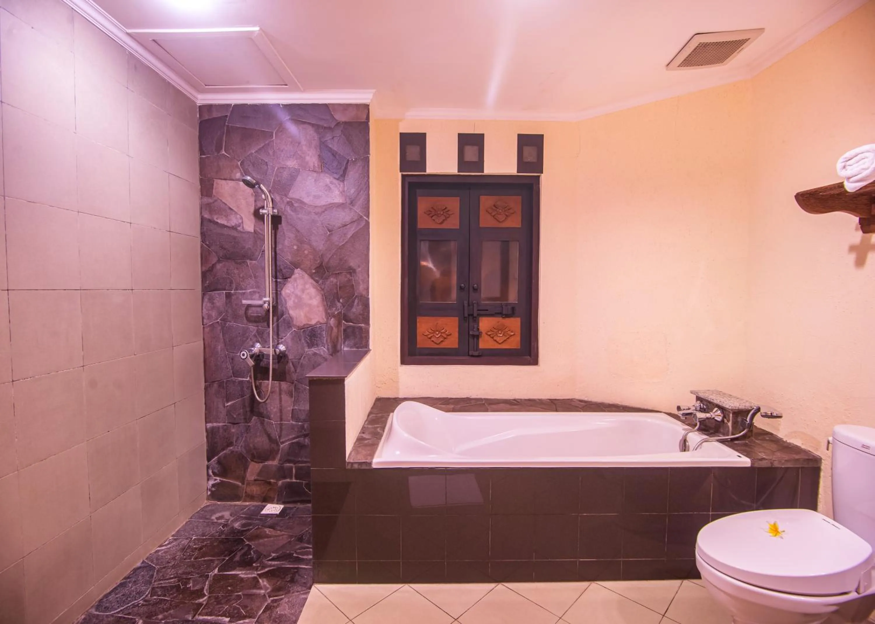 Bathroom in Nugraha Lovina Seaview Resort & Spa