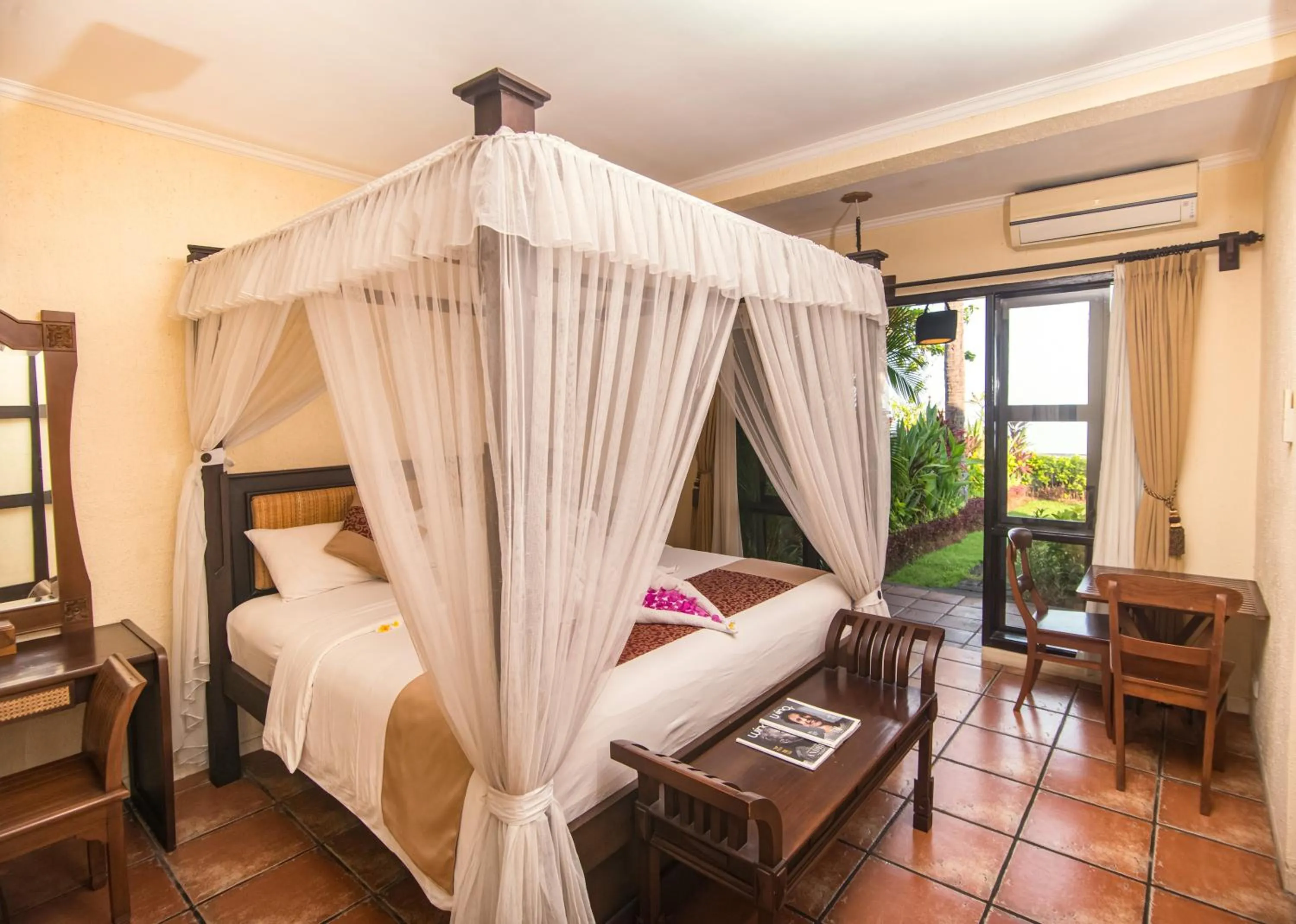 Bed in Nugraha Lovina Seaview Resort & Spa