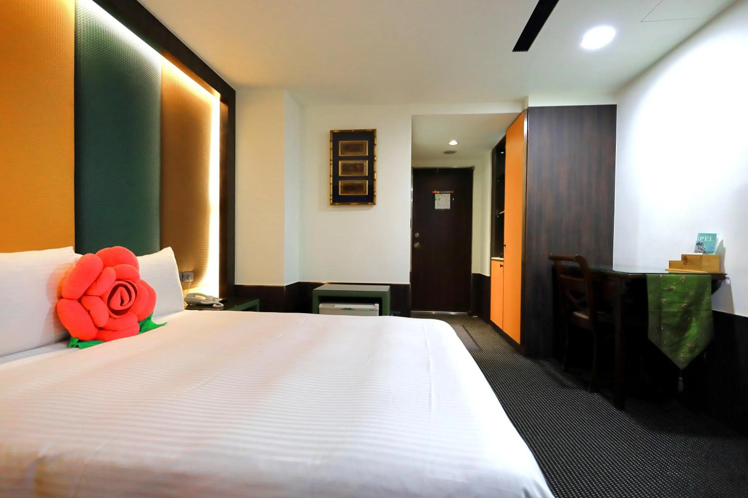 Bed in Han She Hotel