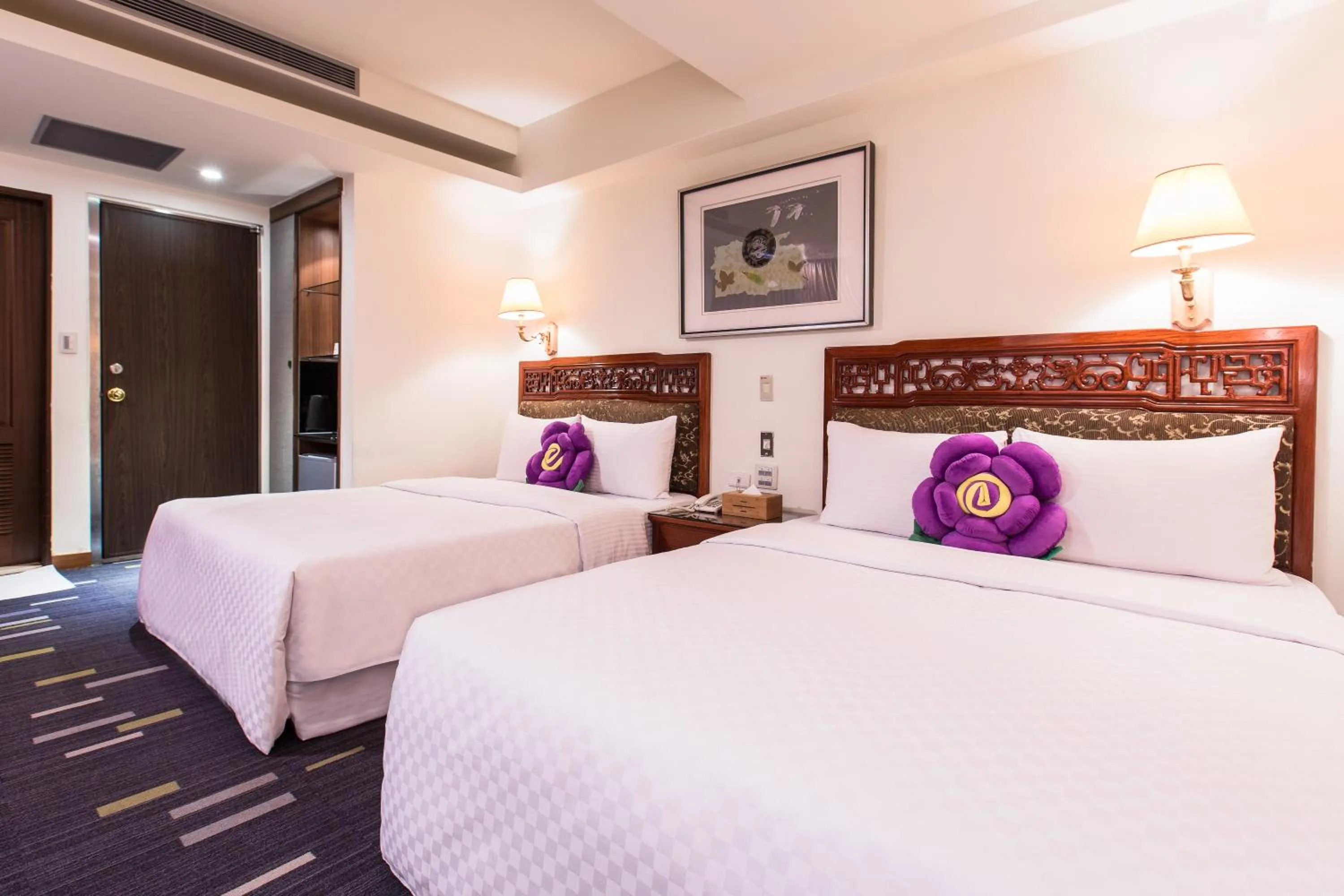 Bed in Han She Hotel