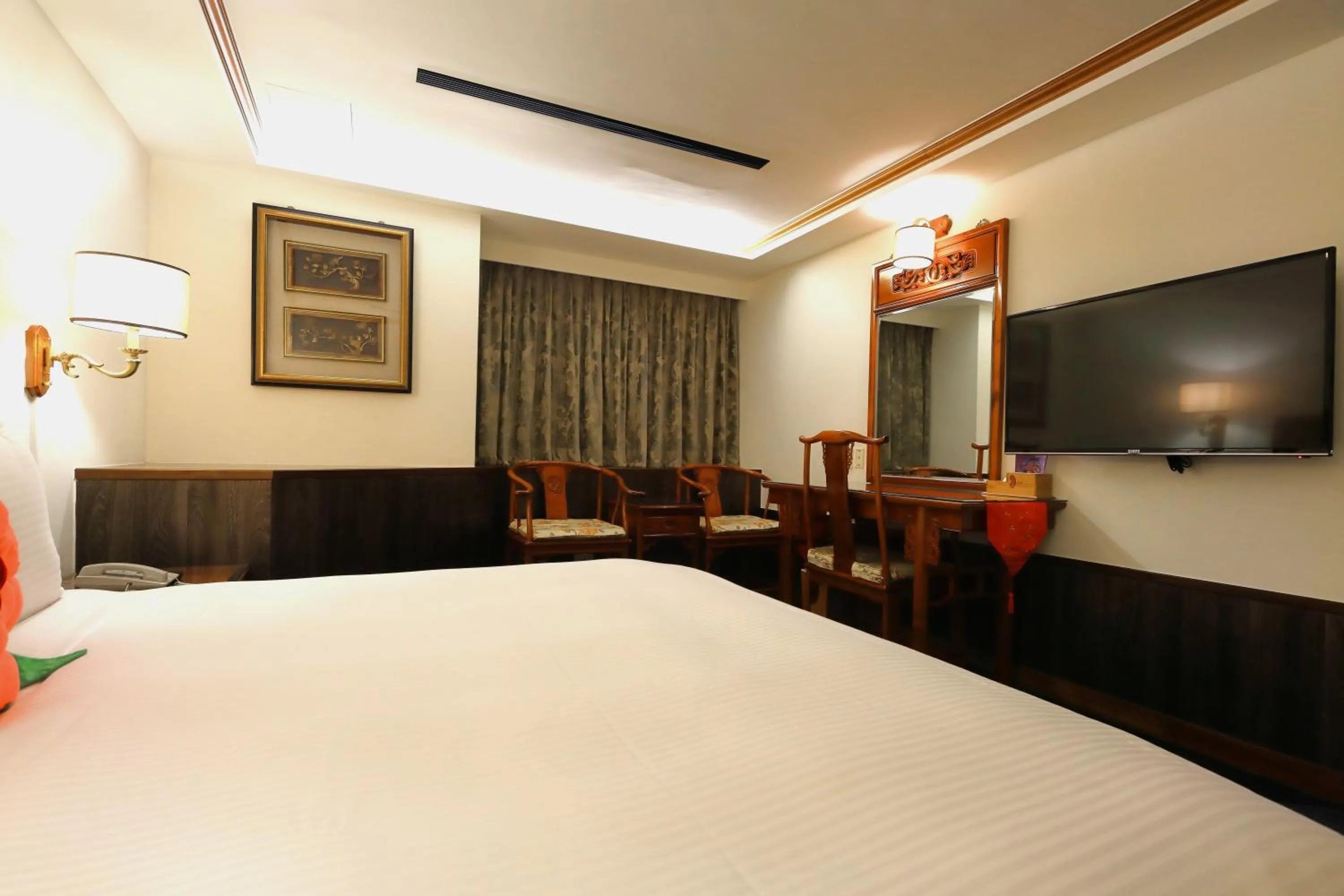 Bed in Han She Hotel