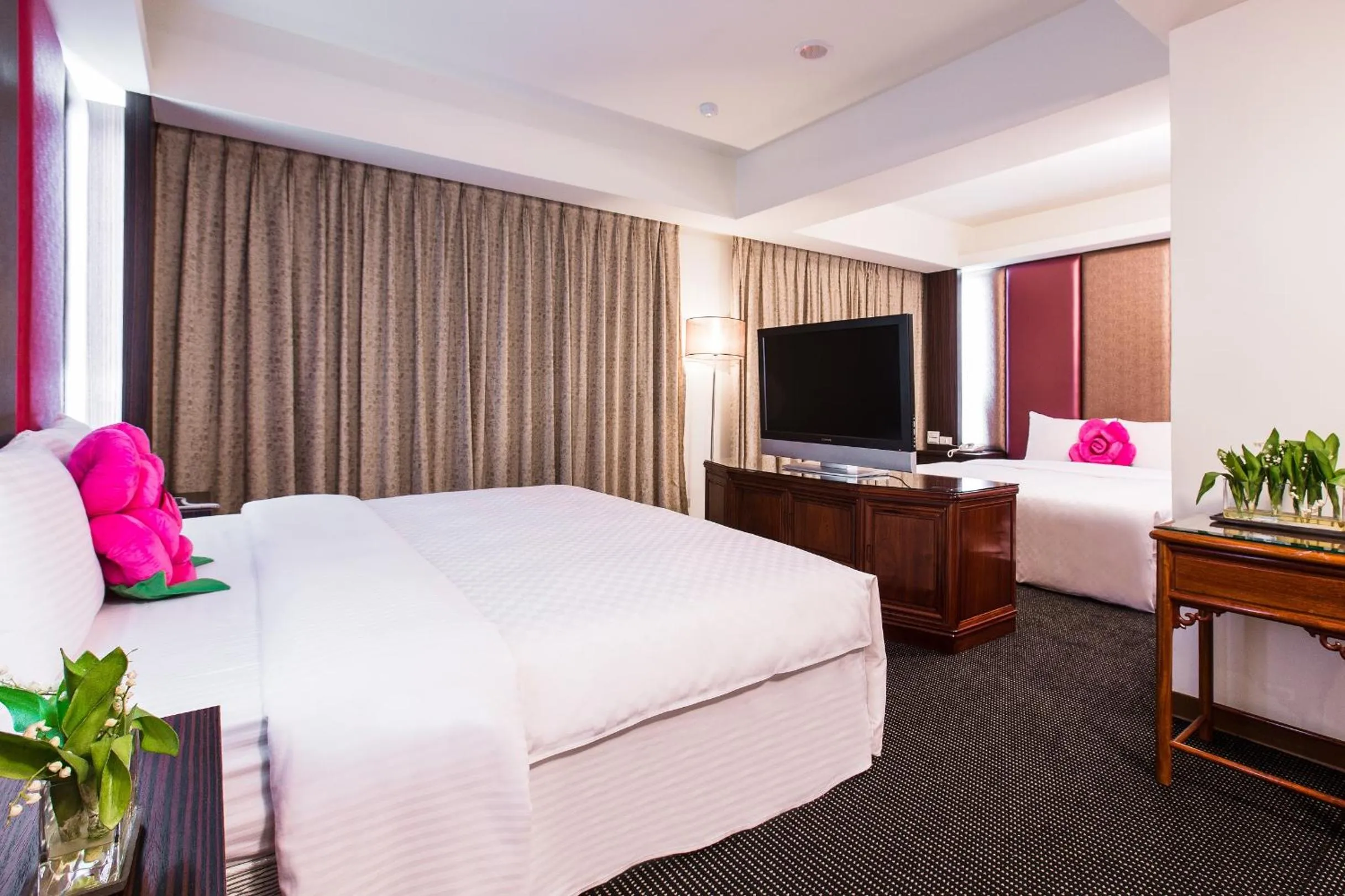 Bed in Han She Hotel