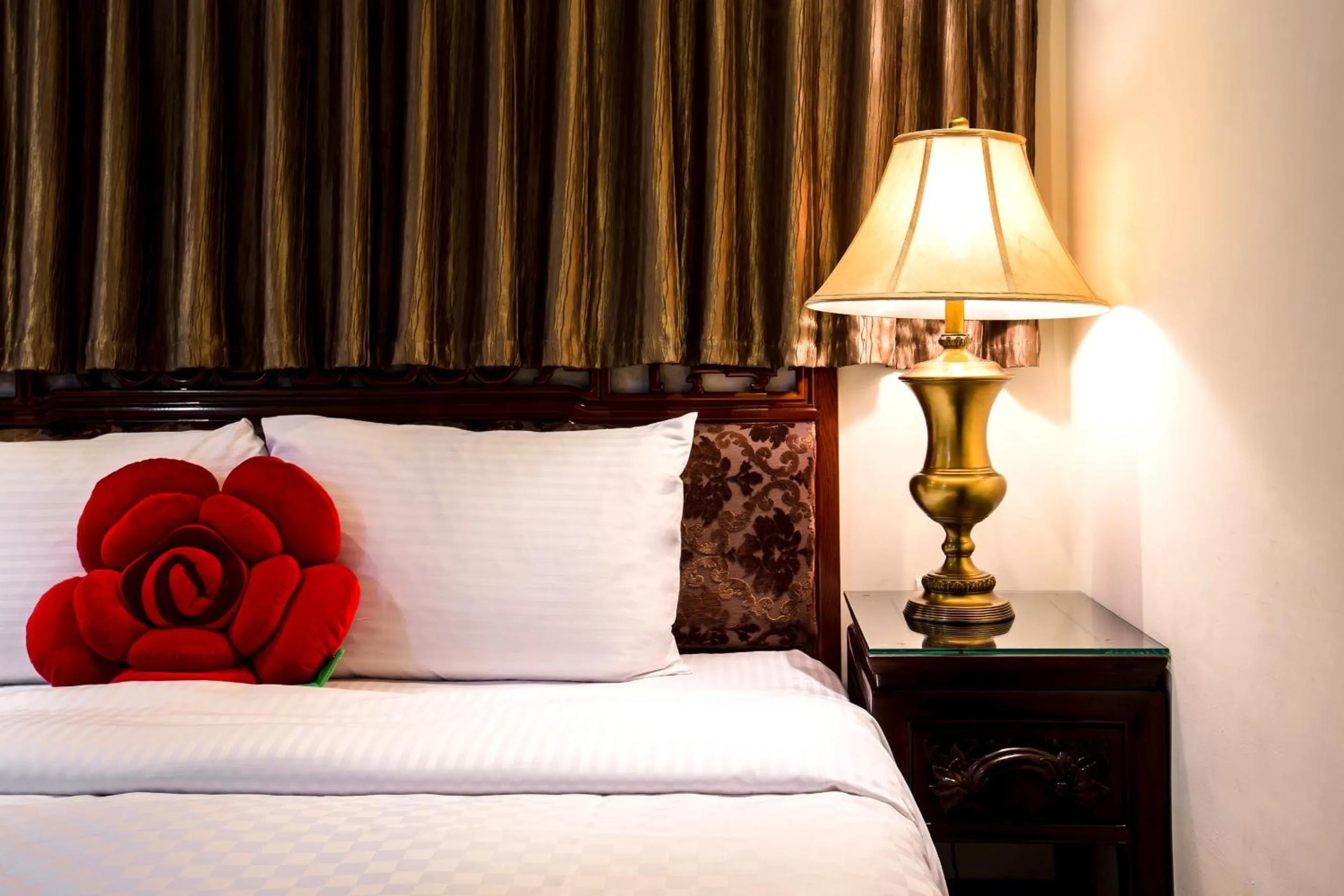 Bed in Han She Hotel