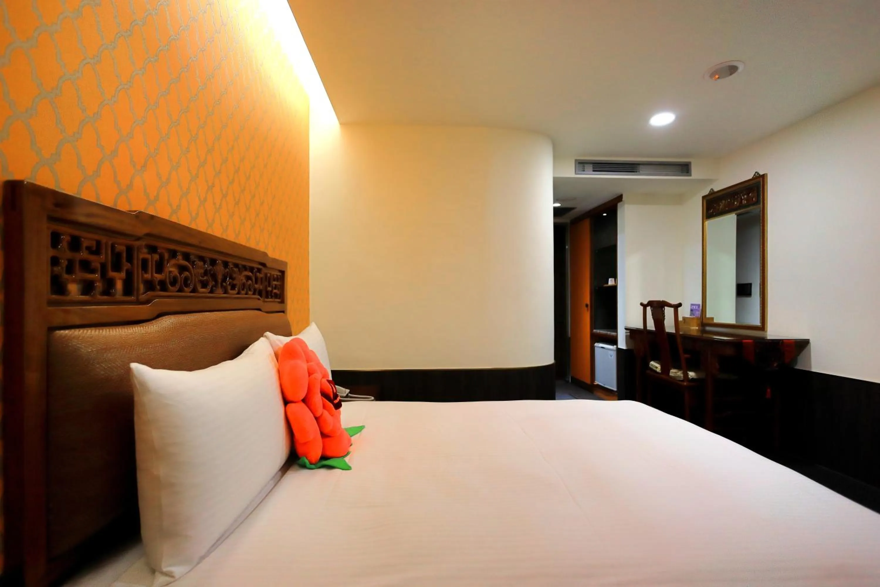 Bed in Han She Hotel