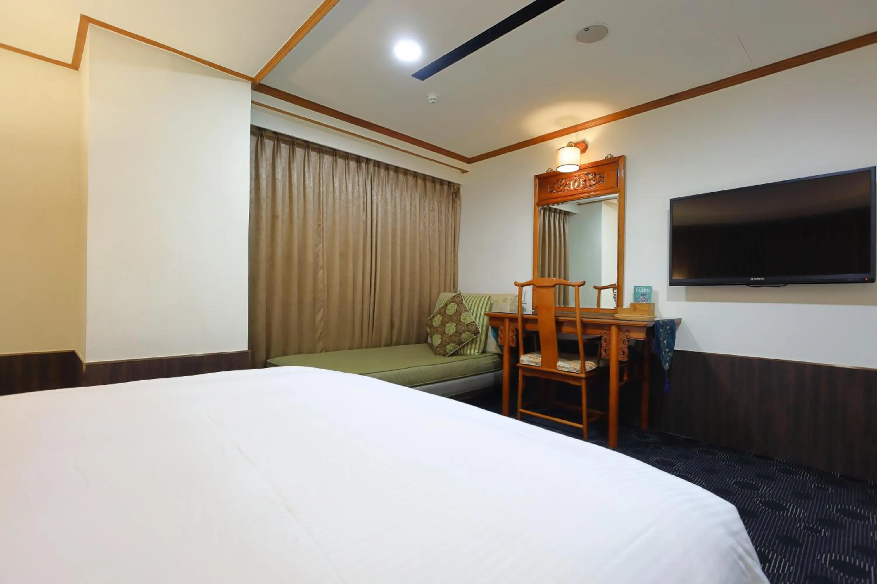 Bed in Han She Hotel