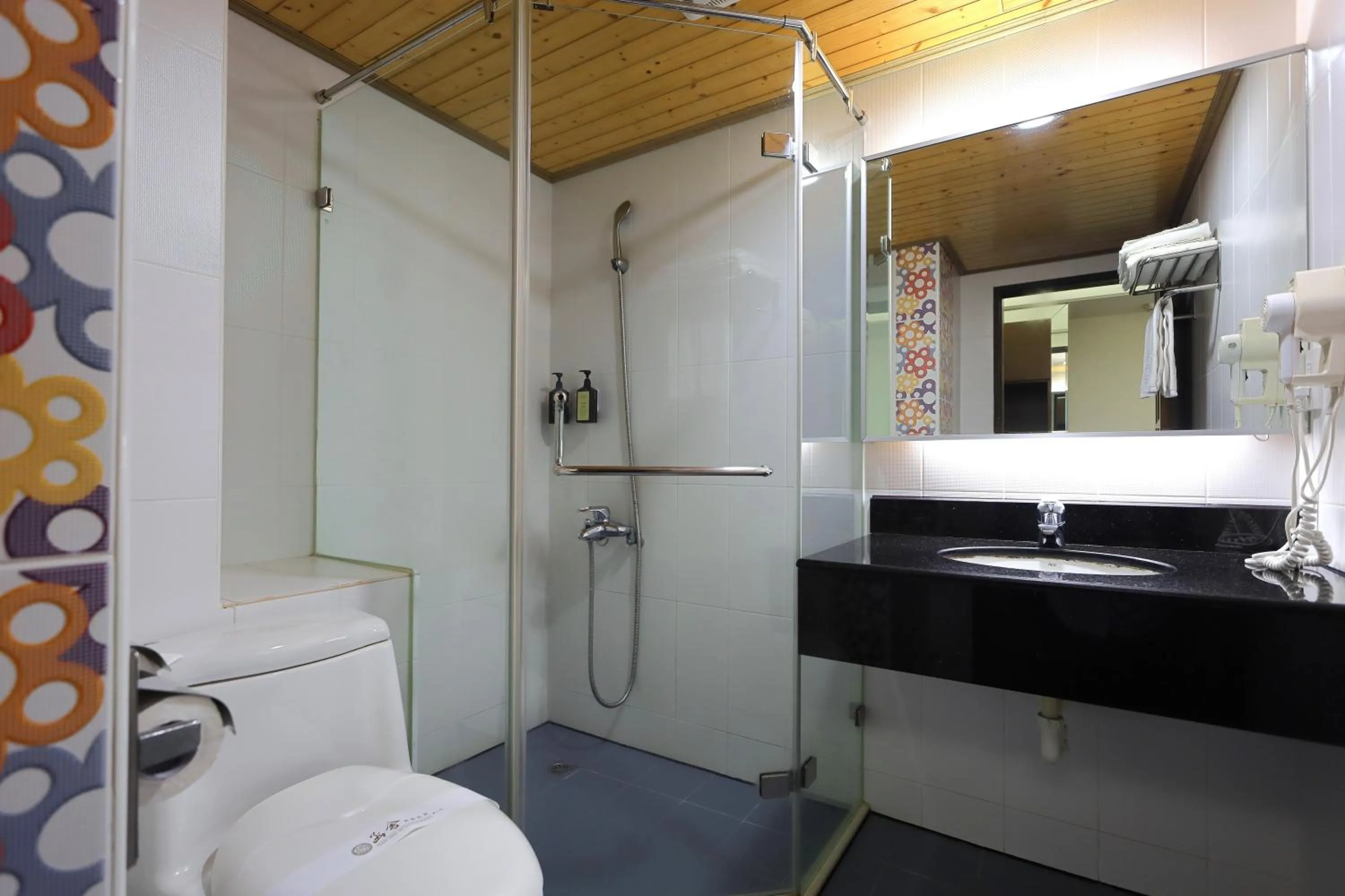 Shower in Han She Hotel