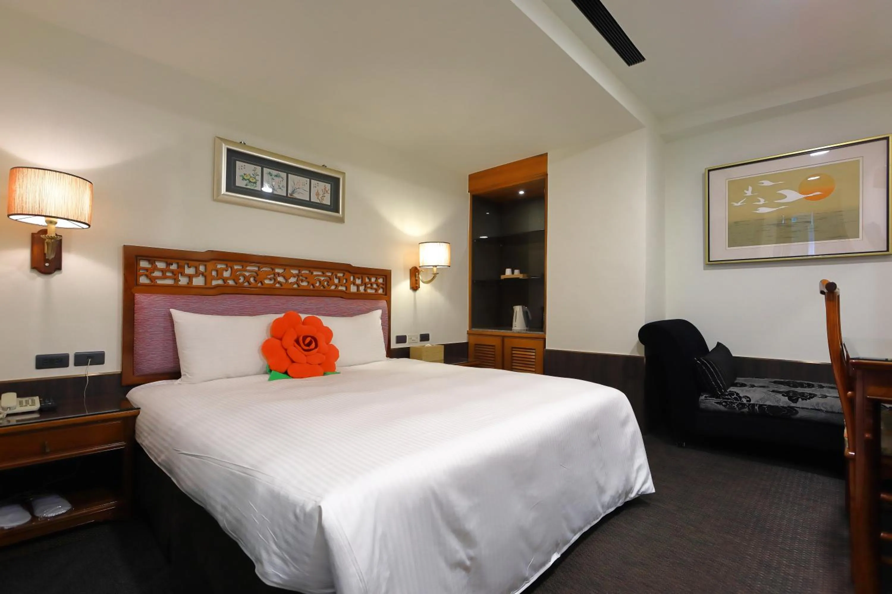 Bed in Han She Hotel