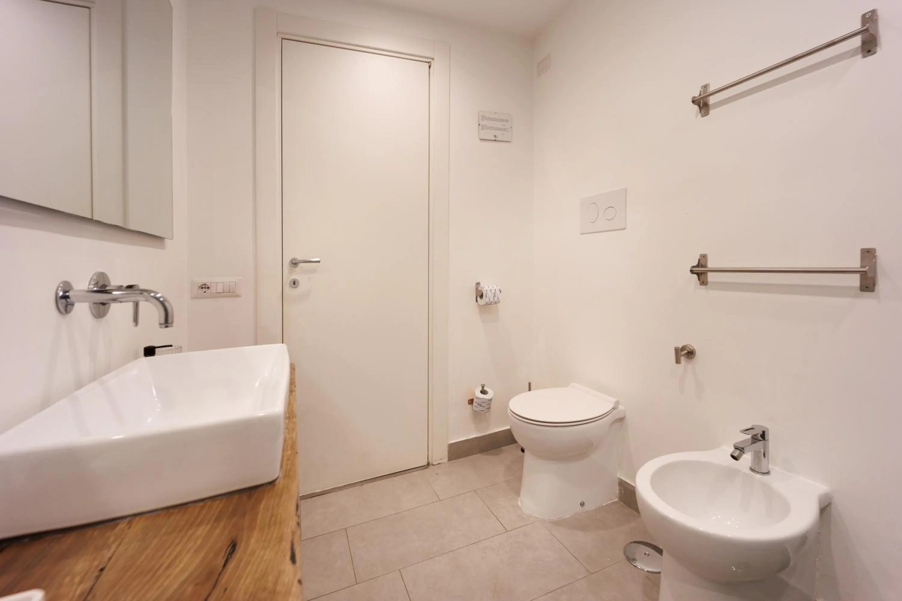 Bathroom in The Dante House by House In Naples