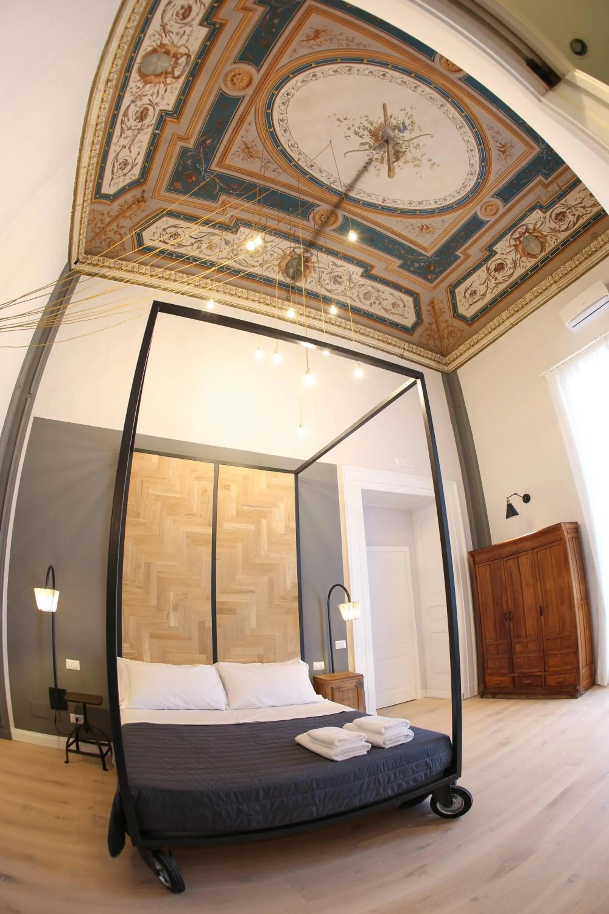 Bed in The Dante House by House In Naples
