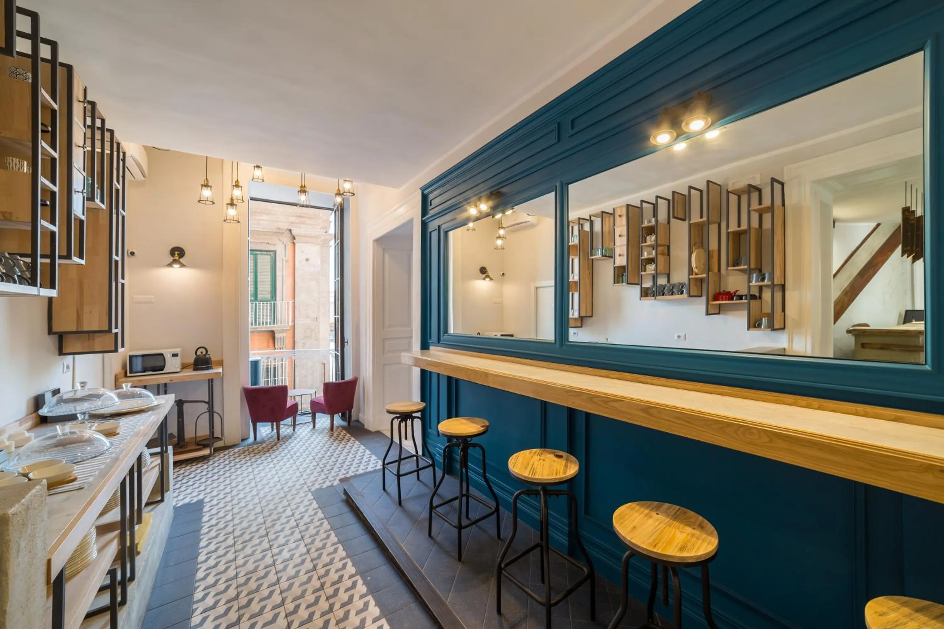 Restaurant/places to eat in The Dante House by House In Naples