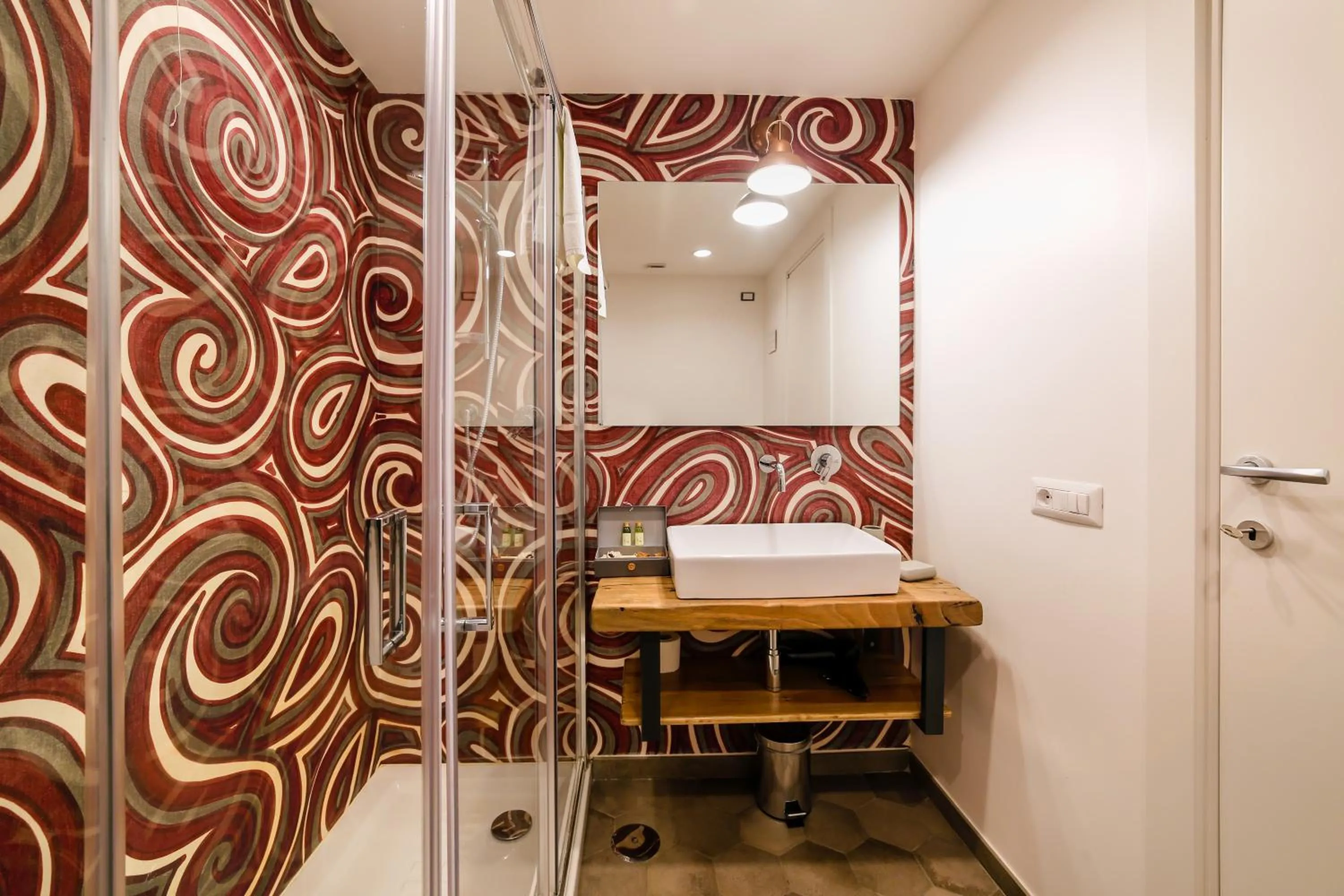 Shower in The Dante House by House In Naples