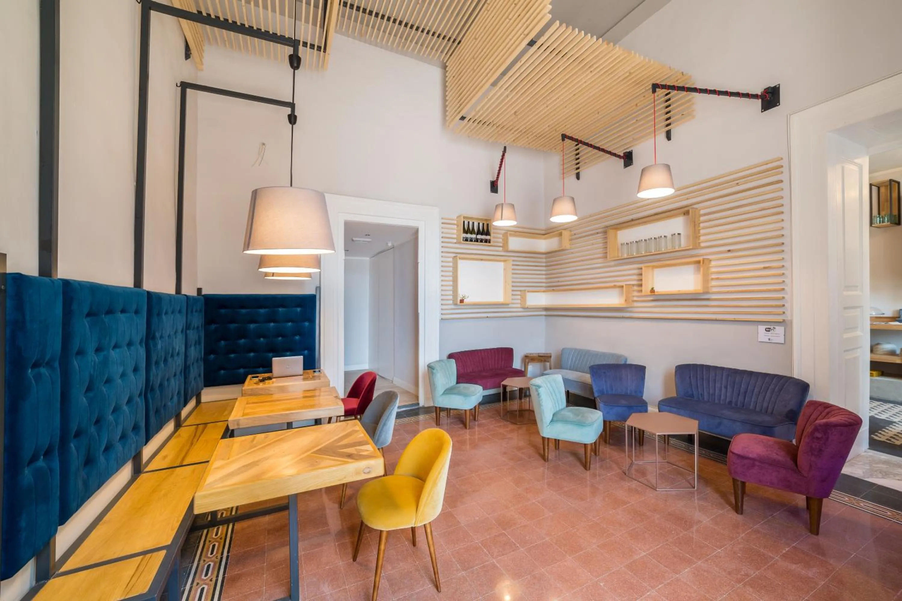 Communal lounge/ TV room in The Dante House by House In Naples