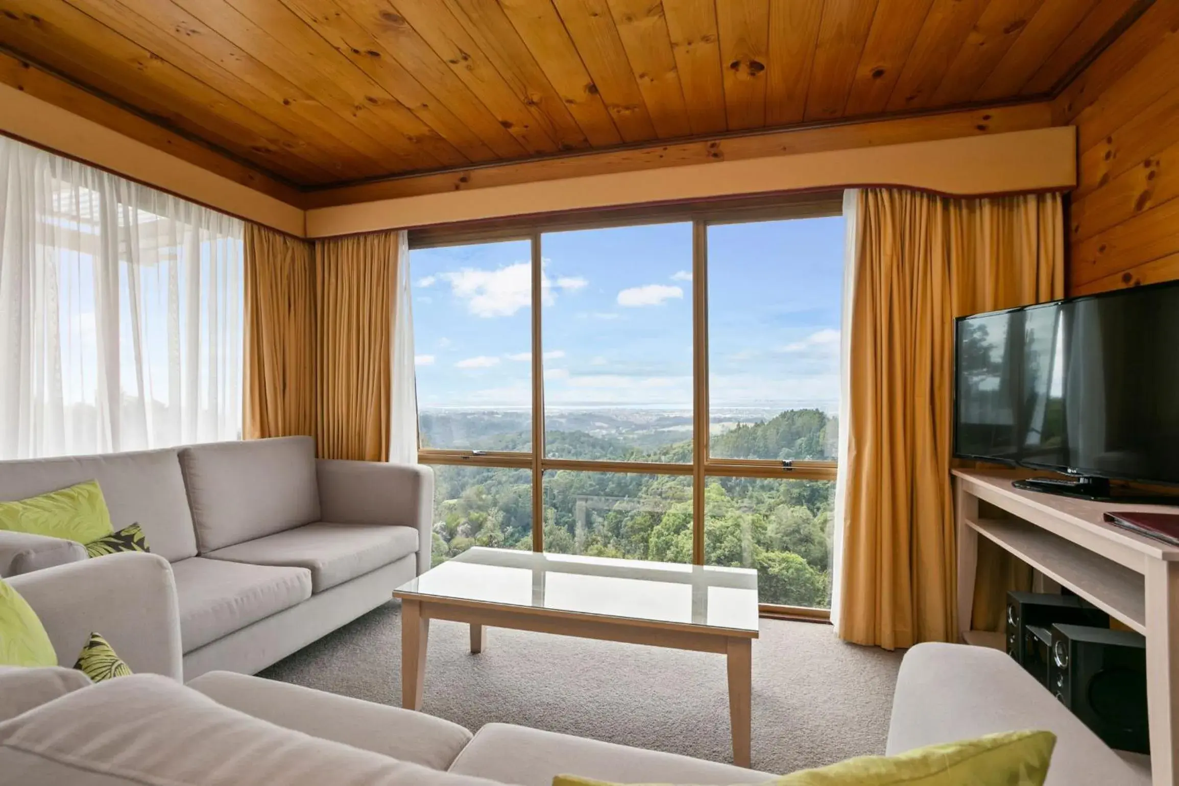 Living room in Waitakere Resort & Spa Living room in Waitakere Resort & Spa