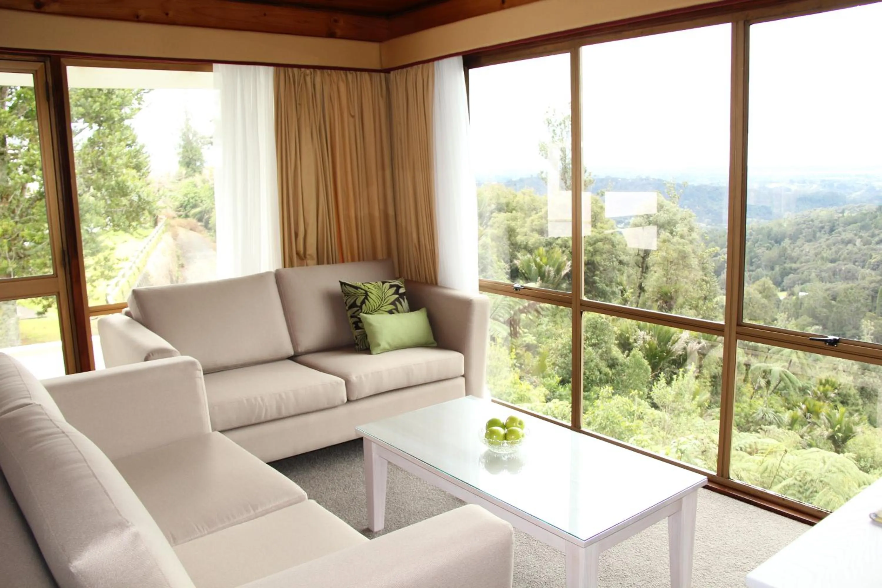 Living room in Waitakere Resort & Spa