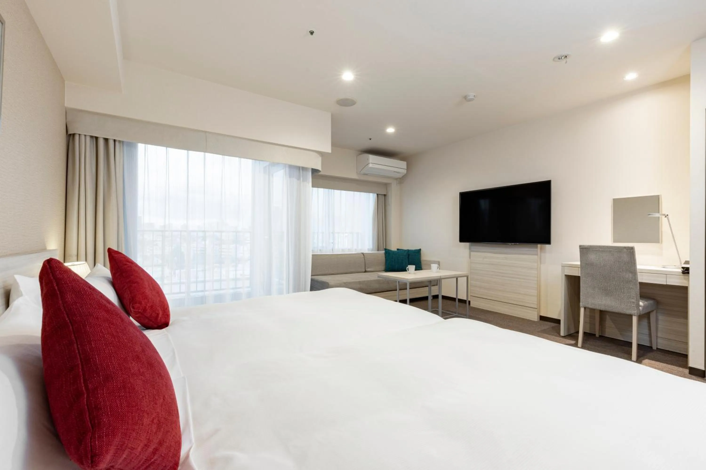 Bed in Tokyu Stay Yotsuya - Shinjuku Area