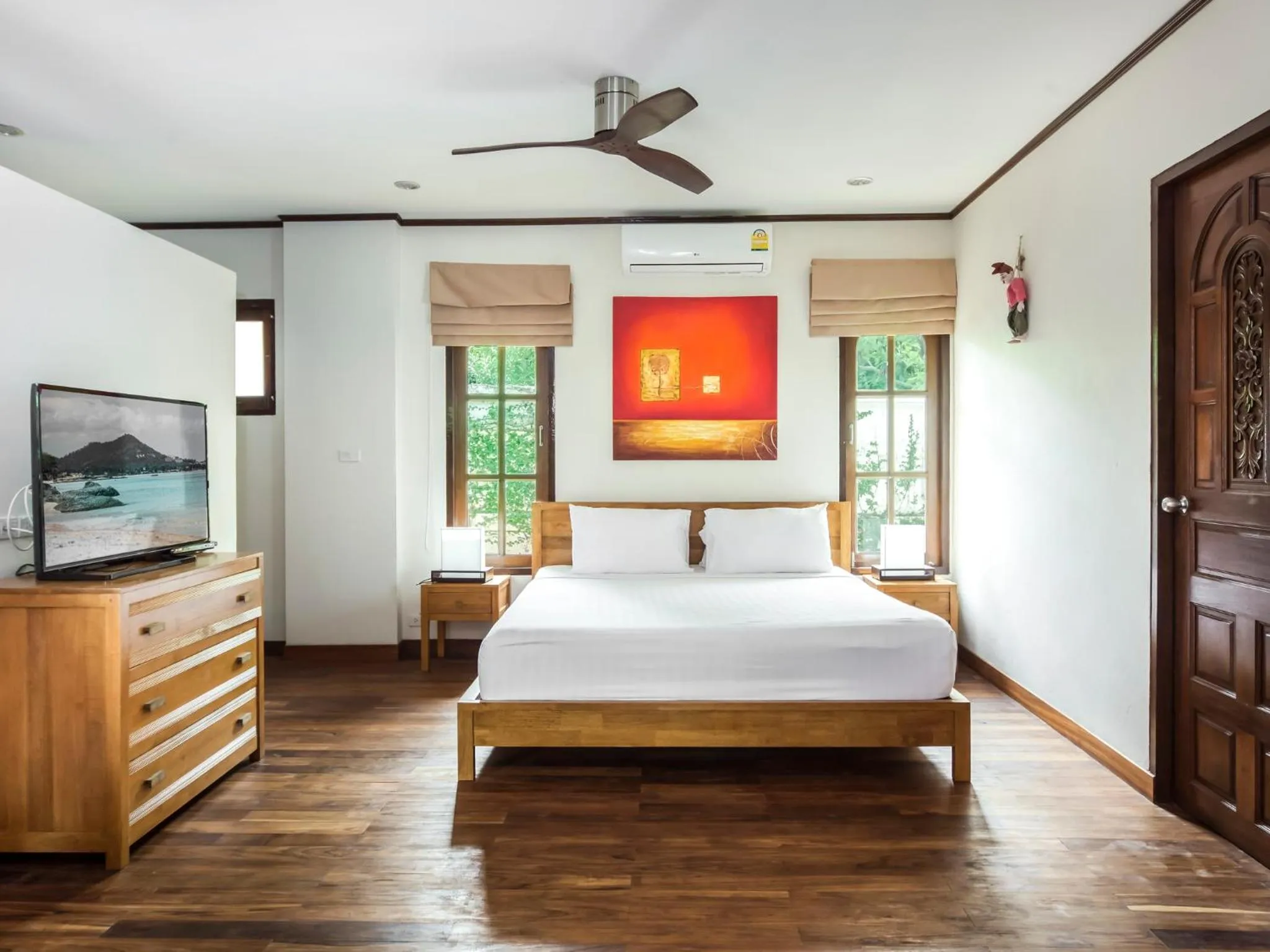 Photo of the whole room, Bed in Idyllic Samui Beach Villa Resort