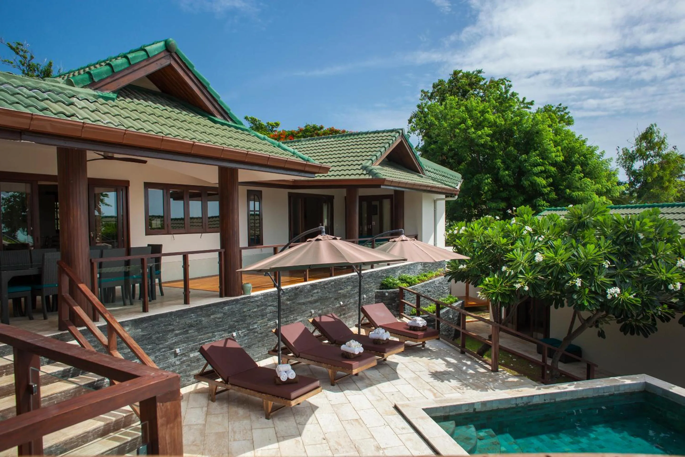 Day in Idyllic Samui Beach Villa Resort