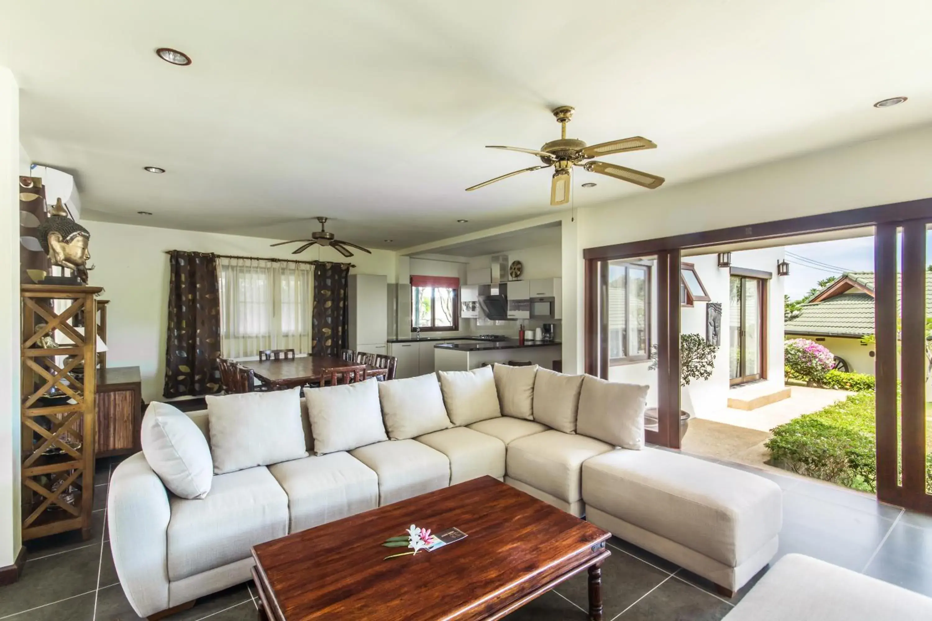 Living room in Idyllic Samui Beach Villa Resort Living room in Idyllic Samui Beach Villa Resort