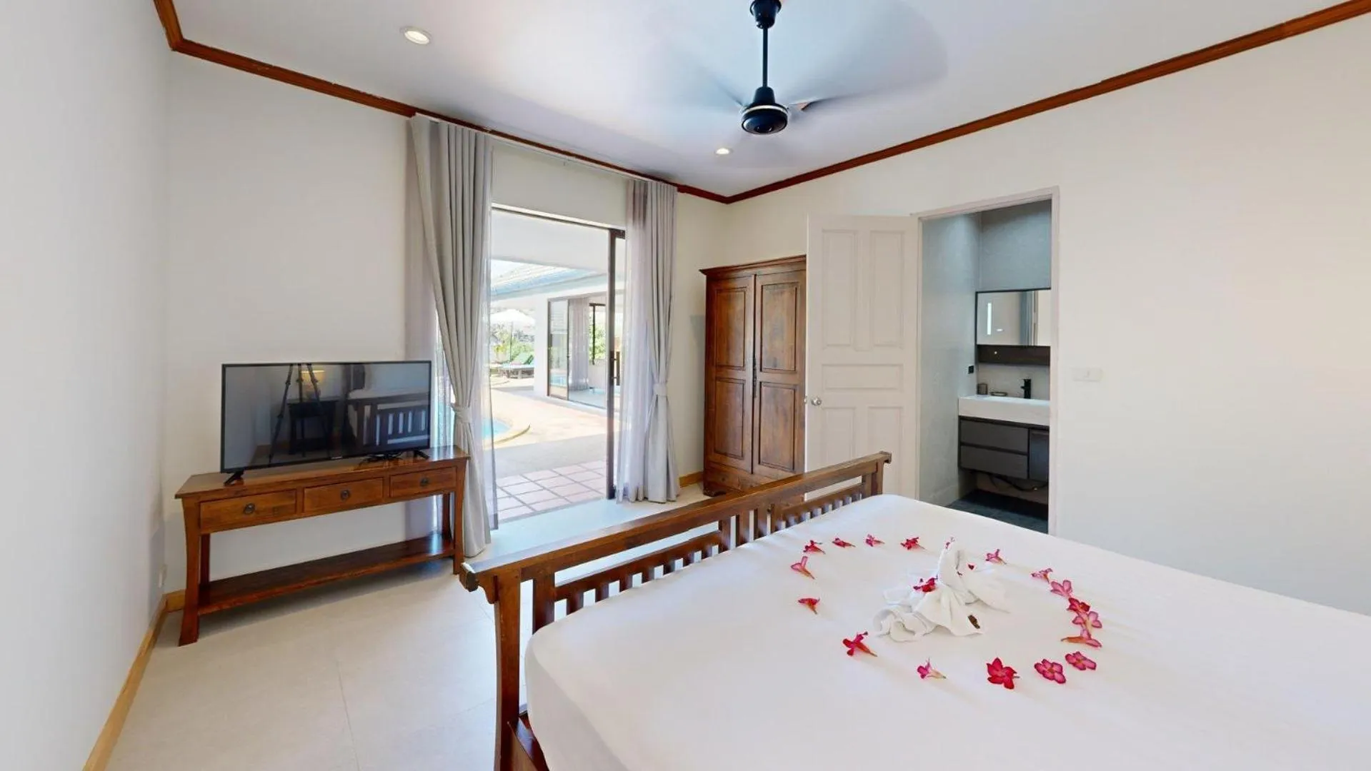 Bedroom, Bed in Idyllic Samui Beach Villa Resort